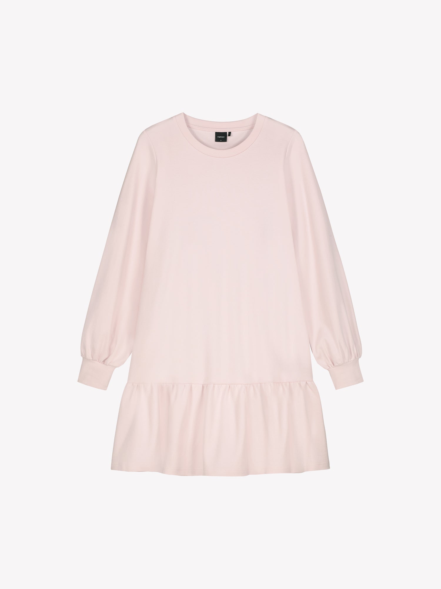 Nanson naisten rento Leija-mekko. Lyhyessä mekossa on pyöreä pääntie, sivuissa taskut, helmassa poimutus ja kauniisti hihansuihin poimuttuvat täyspitkät hihat. Tuotekuva edestä.