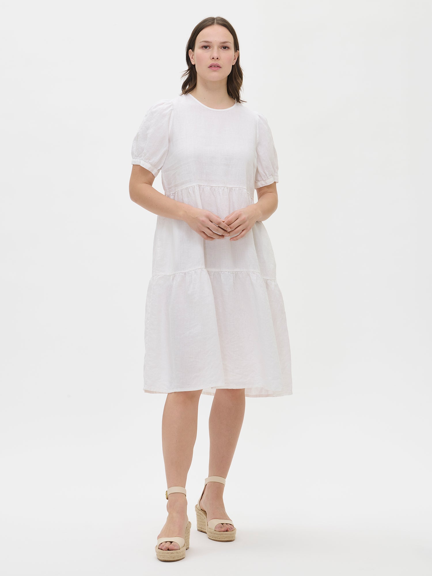 Parhaat pellavamekot naisille: Tyyliä ja mukavuutta kesään 8 SARASTUS midi pellavamekko - valkoinen