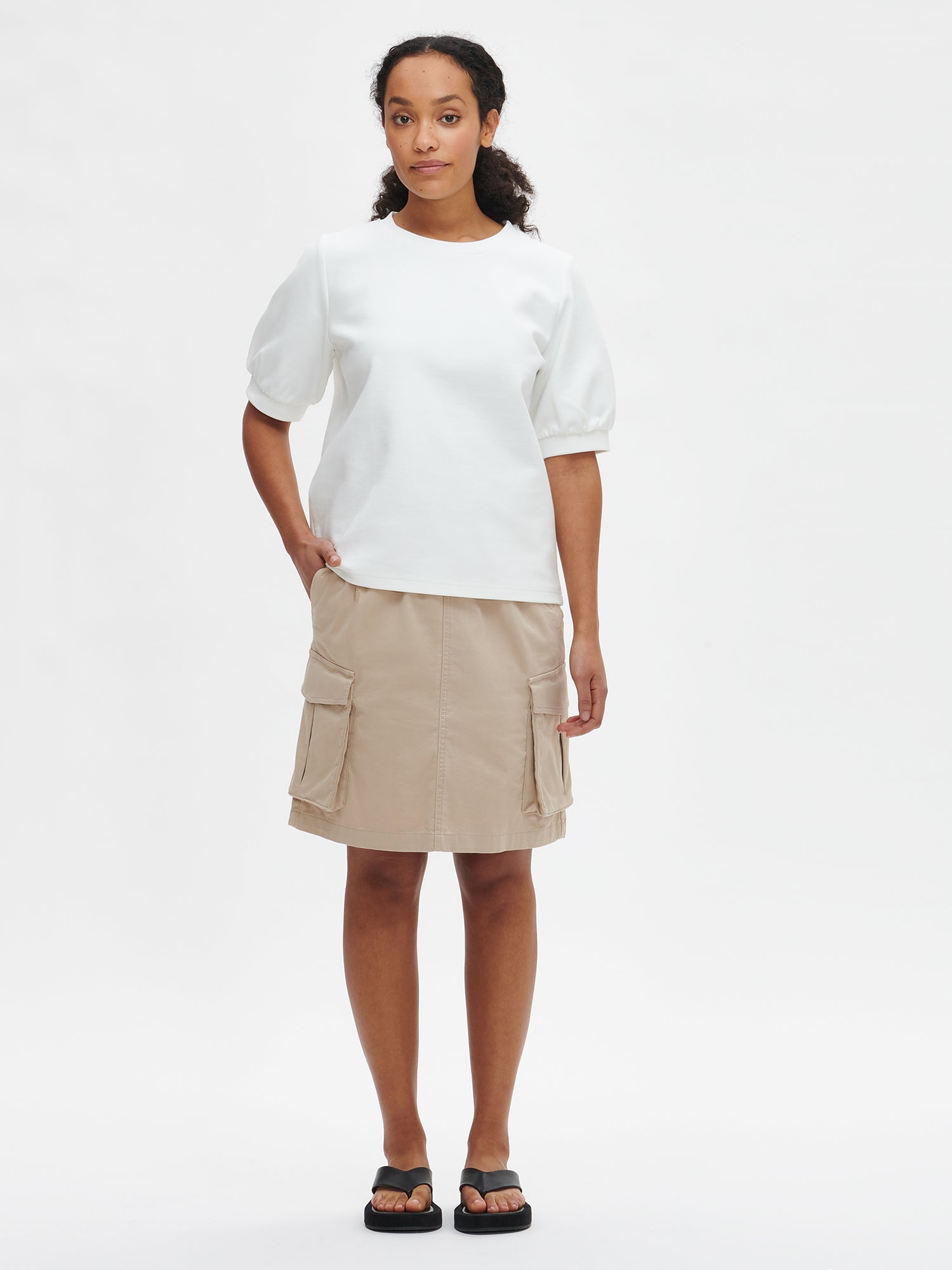 Nanson naisten rento beige Cargo-hame taskuilla.