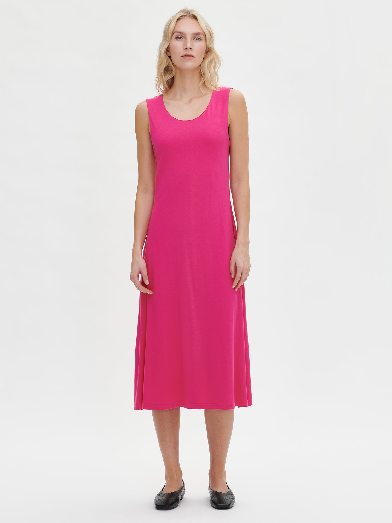 Nanson naisten pinkki hihaton Sonja-mekko.