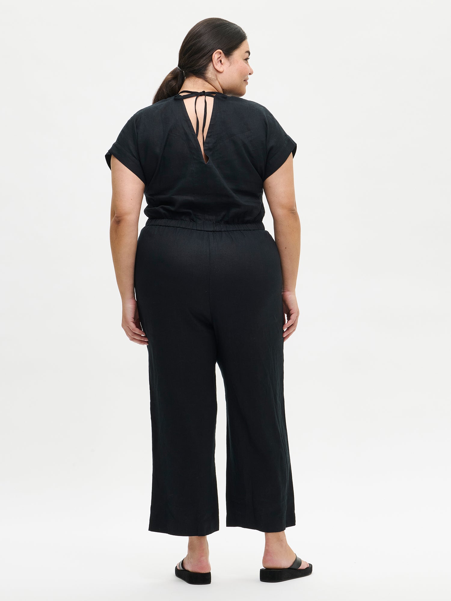 Nanson naisten kaunis musta Saari-haalari koossa 46 takaa