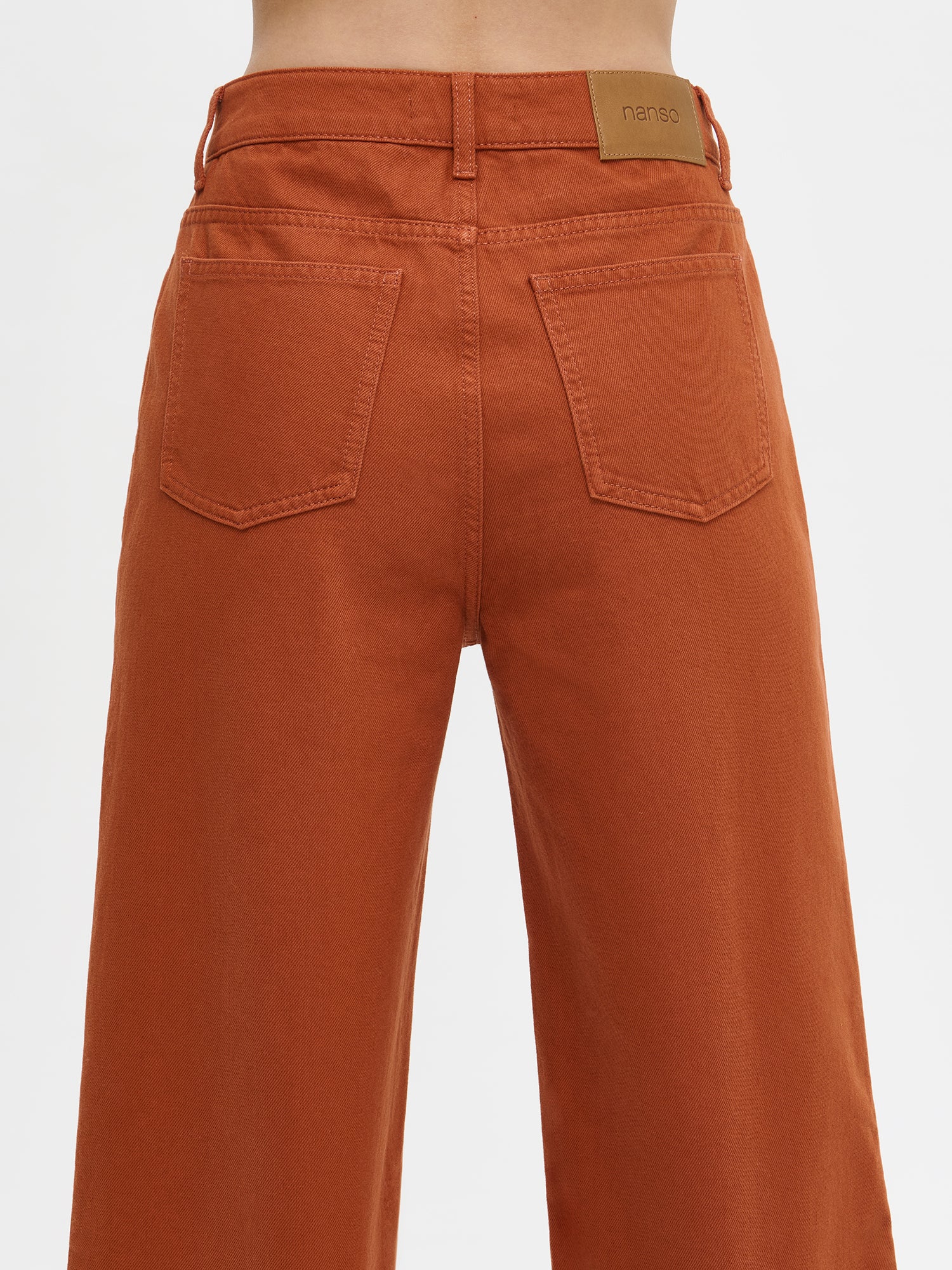 Nanson naisten ruskeat Cropped Levee-farkut takaa