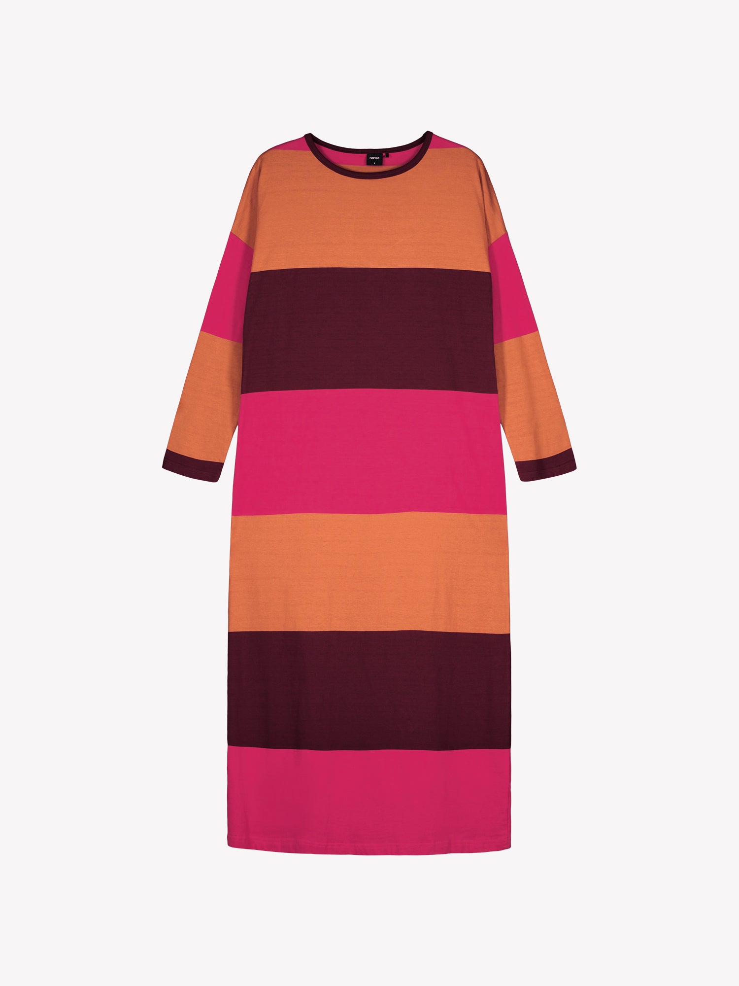 Trio raidallinen pitkä yöpaita tuotekuvassa.