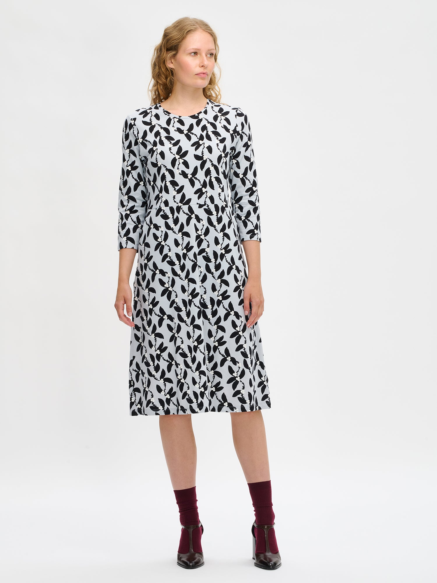 Naisten kuosillinen harmaa Vieno-mekko, edestä