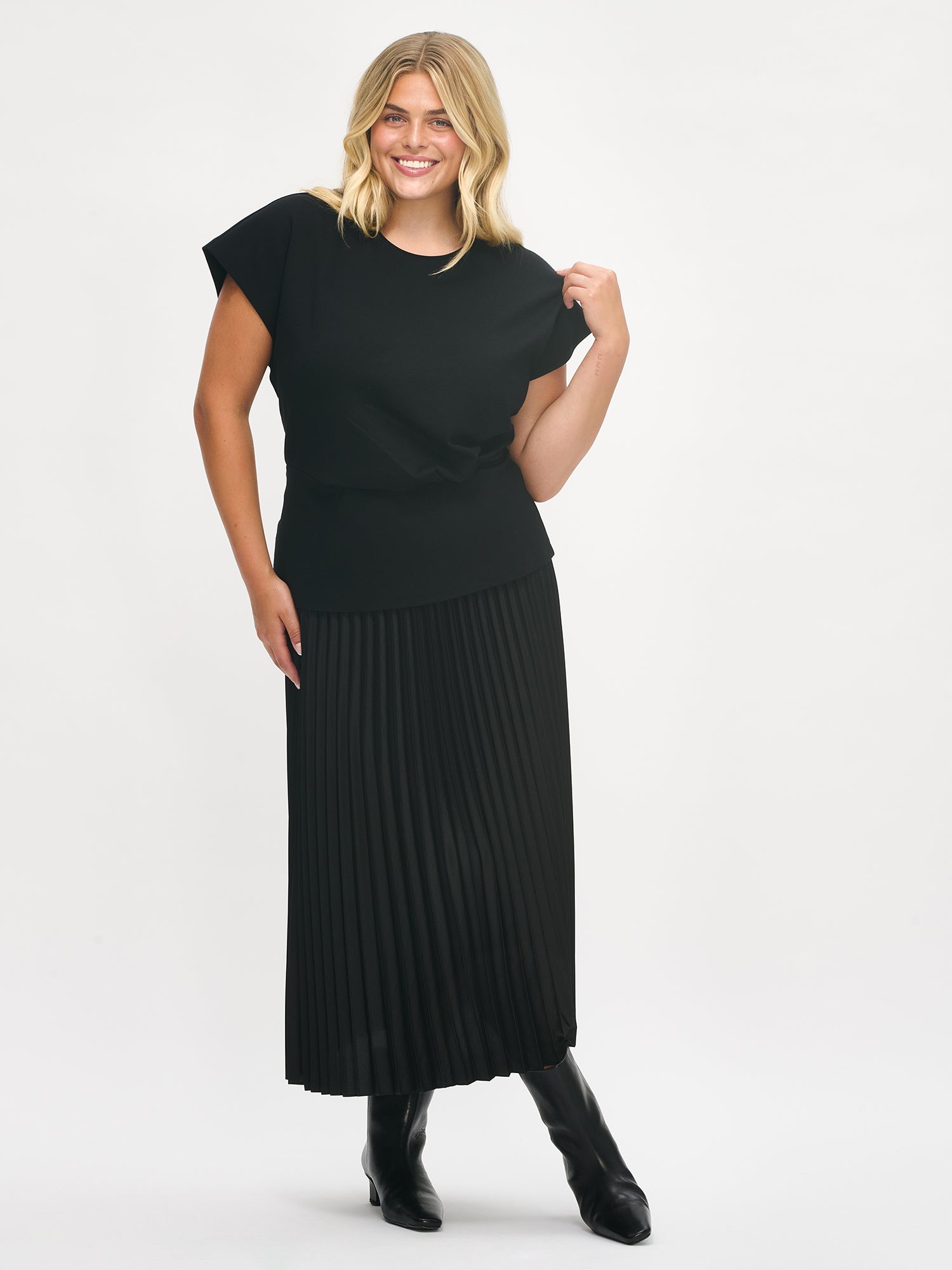 Nanson ajaton musta Elegia-paita naisille, koossa XL edestä