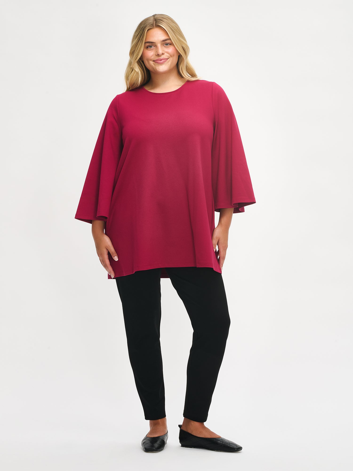 Nanson ajaton viininpunainen Elegia-tunika naisille, koossa XL edestä