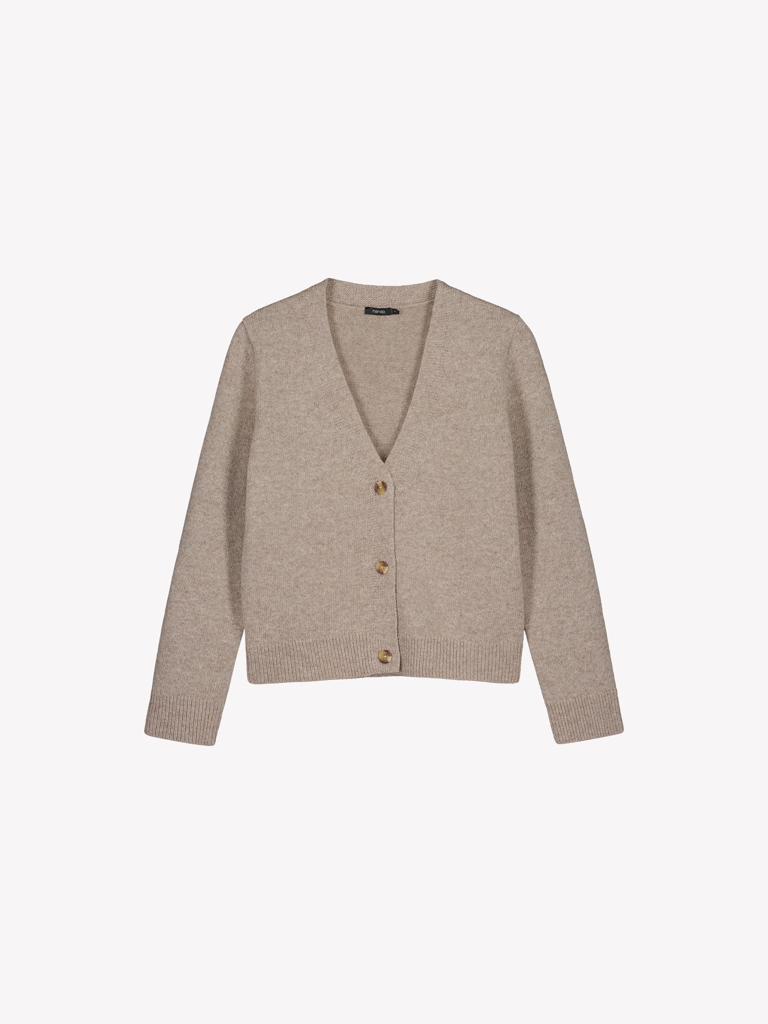 Naisten rento ja ajaton harmaanbeige Lana-neuletakki, jossa on v-pääntie ja nappilista edessä, täyspitkät hihat ja ribbineulos hihansuissa ja helmassa. Tuotekuva edestä.