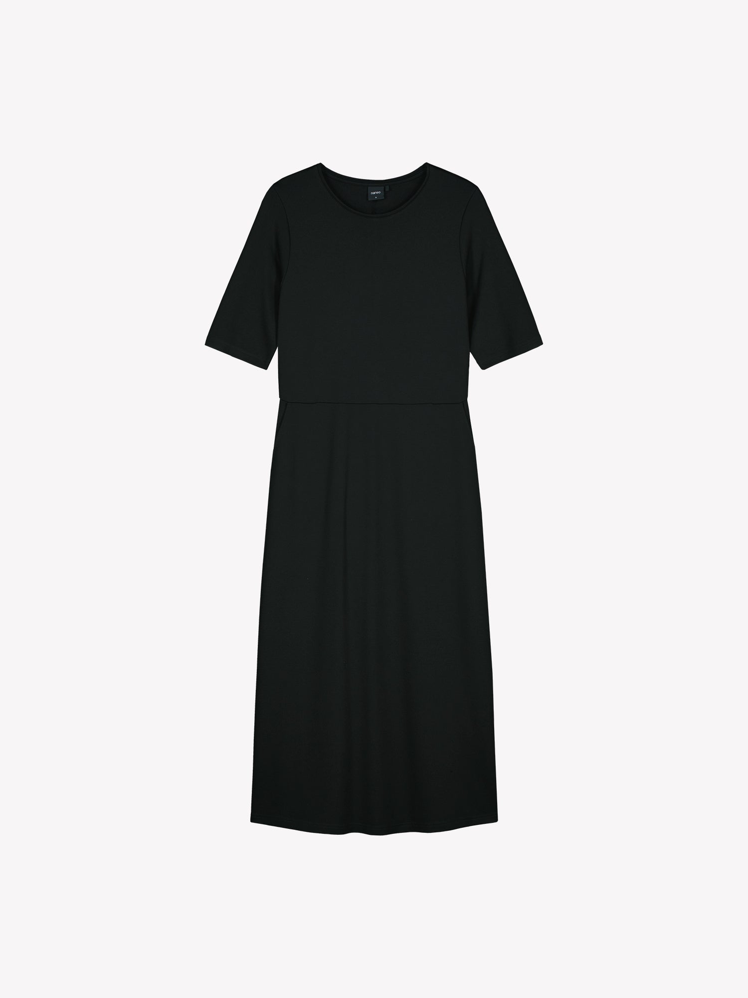 Naisten yksinkertaisen tyylikäs ja ajaton Roma-mekko tuotekuvassa edestä päin.