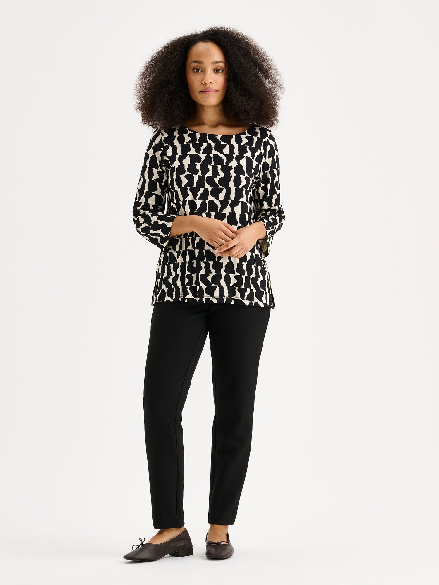 Kietaisupuserot ja kuosilliset puserot naisille – Tyyliä arkeen 6 PIENI SORAJA pusero - musta