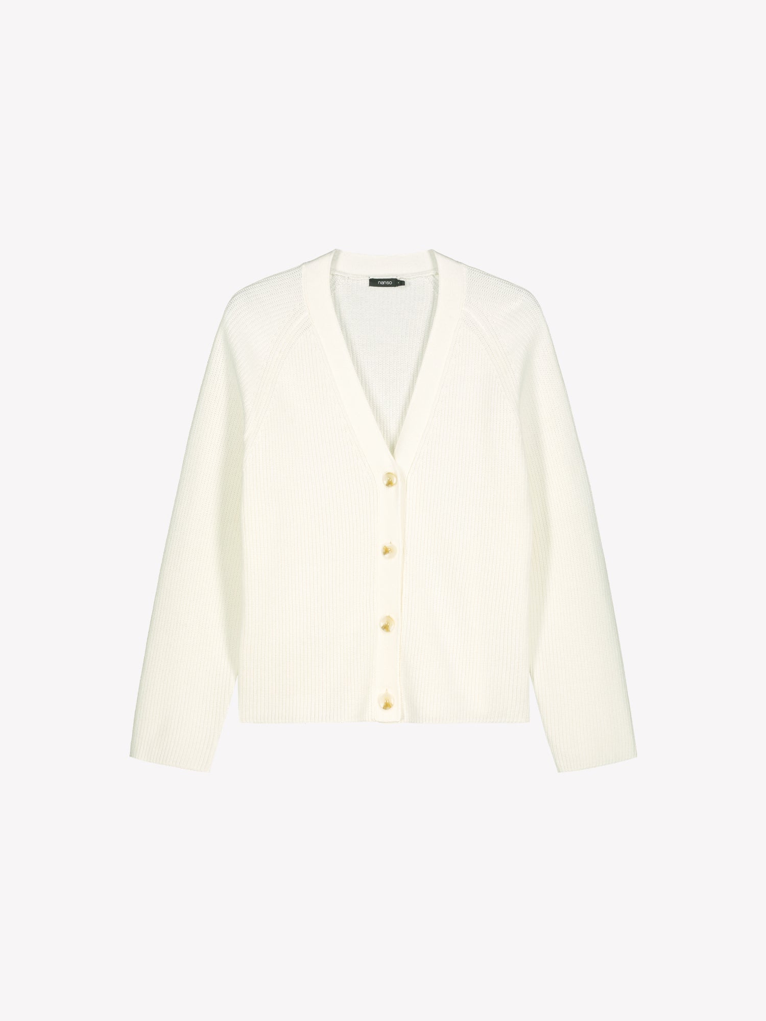 Naisten tyylikäs ja monikäyttöinen Kaveri-neuletakki pehmeän luonnonvalkoisessa sävyssä tuotekuvassa.