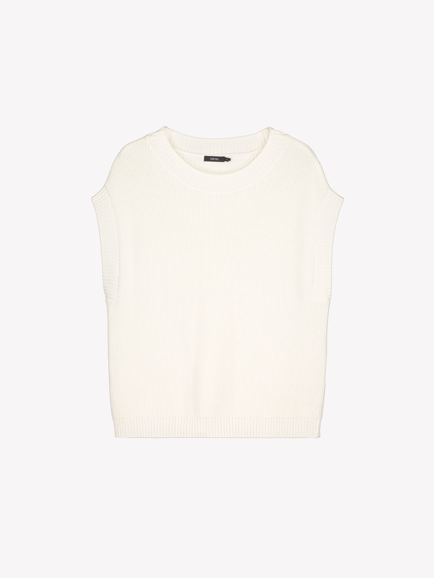 Nanson naisten tyylikäs luonnonvalkoinen puuvillainen Kaveri-neuleliivi tuotekuvassa.