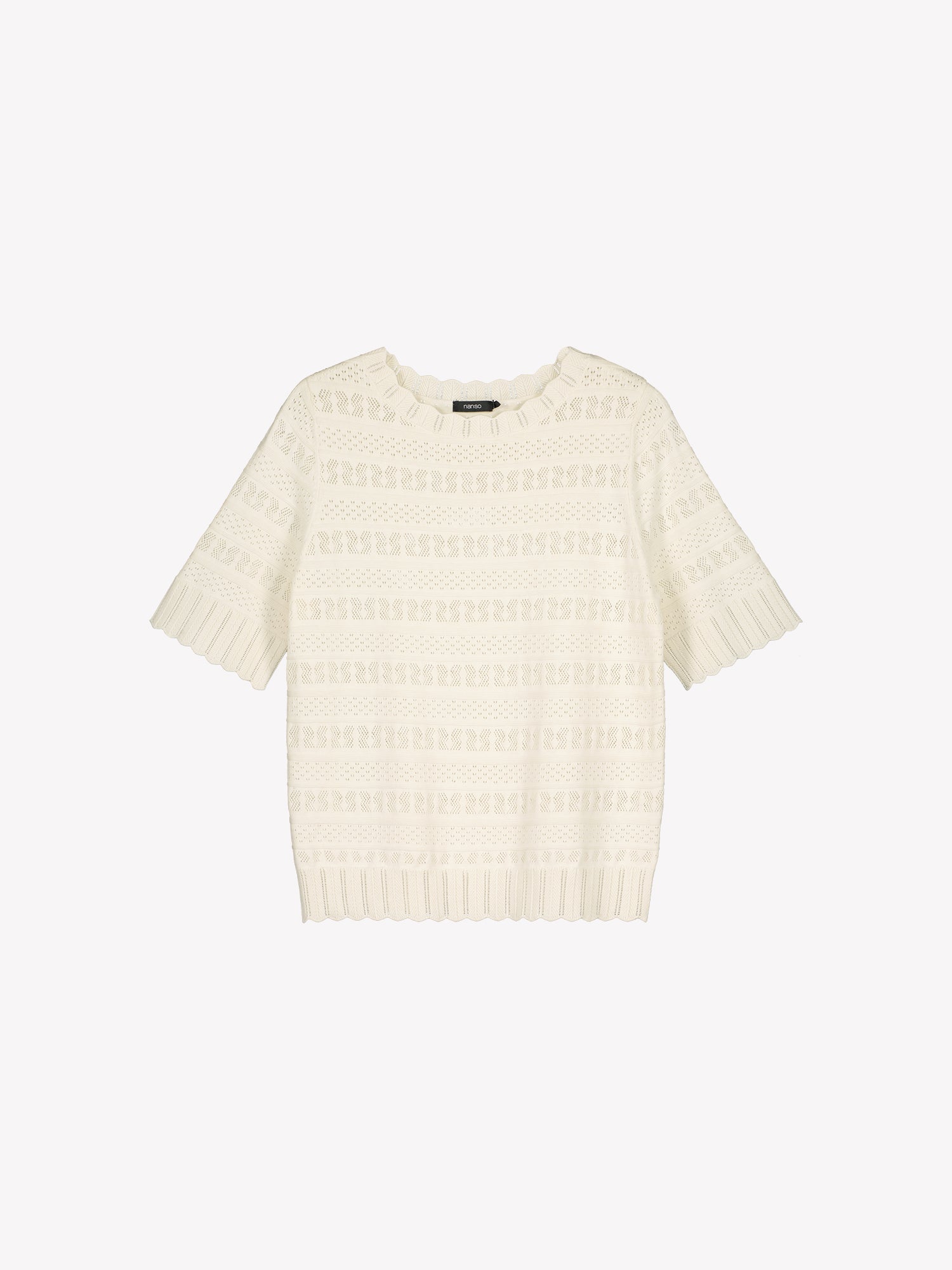 Nanson naisten valkoinen Koru-neulepaita puolipitkillä hihoilla pitsineuloksesta tuotekuvassa