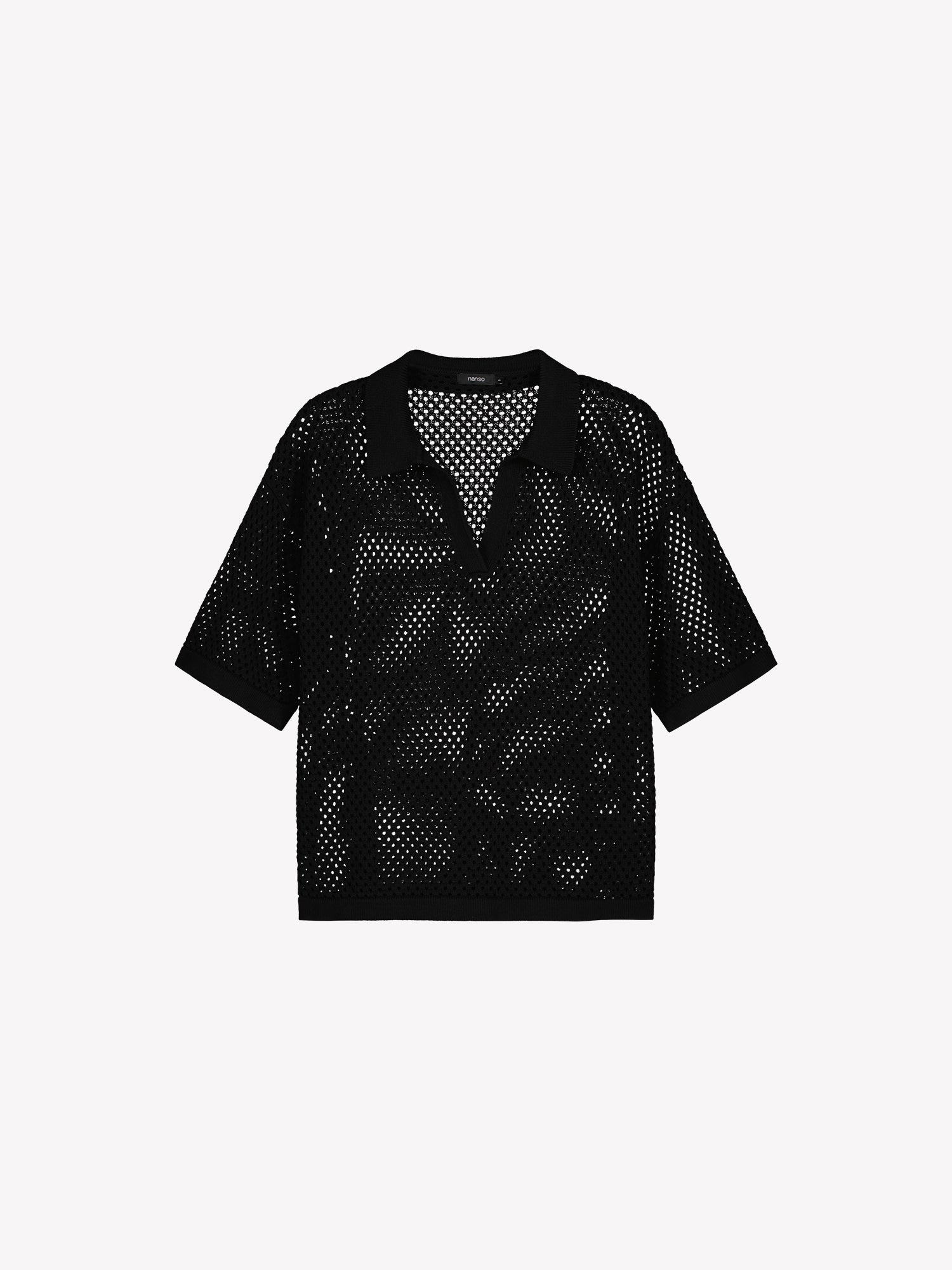 Nanson naisten musta Aure -reikäneulepusero tuotekuvassa