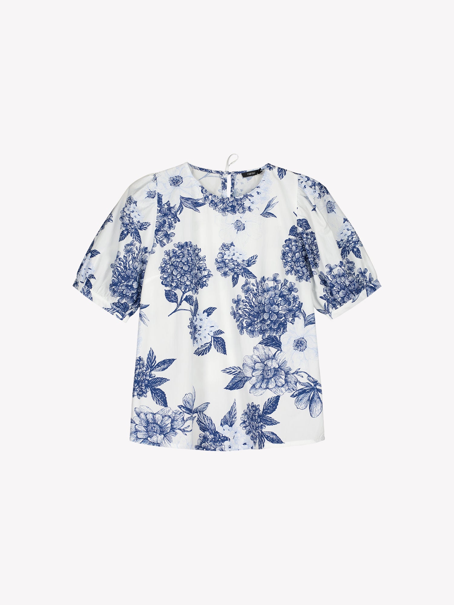 Naisten kuosillinen sini-valkoinen Palatsi-pusero herkällä kukkakuosilla tuotekuvassa