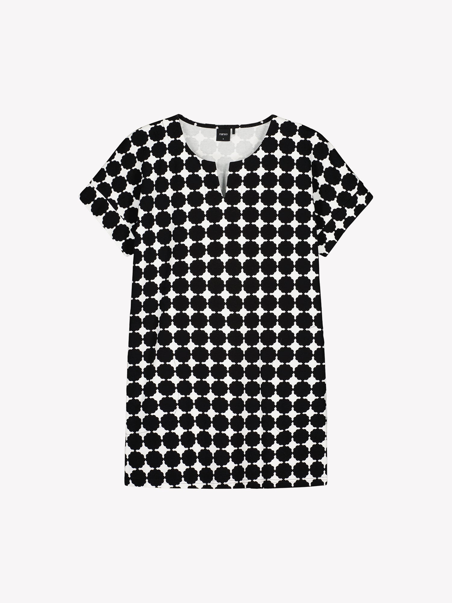 Nanson naisten kuosillinen tyylikäs mustavalkoinen Avene-trikootunika tuotekuvassa.