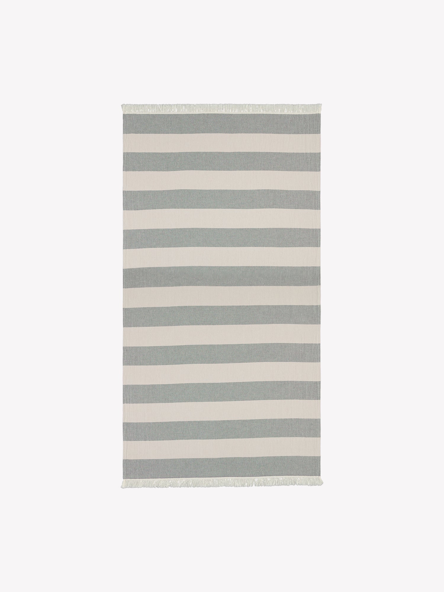 Nanson käytännöllinen ja ajattoman kaunis raidallinen mustavalkoinen Amalfi-pyyhe tuotekuvassa auki.