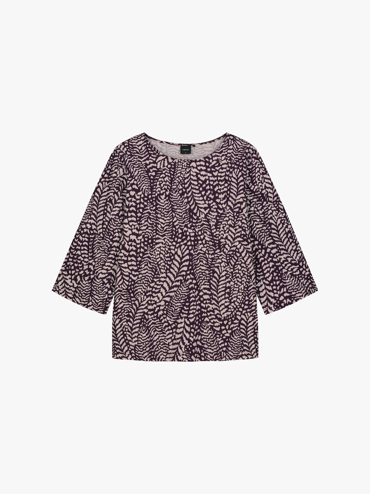 Fiona pyjamapaita tuotekuvassa.