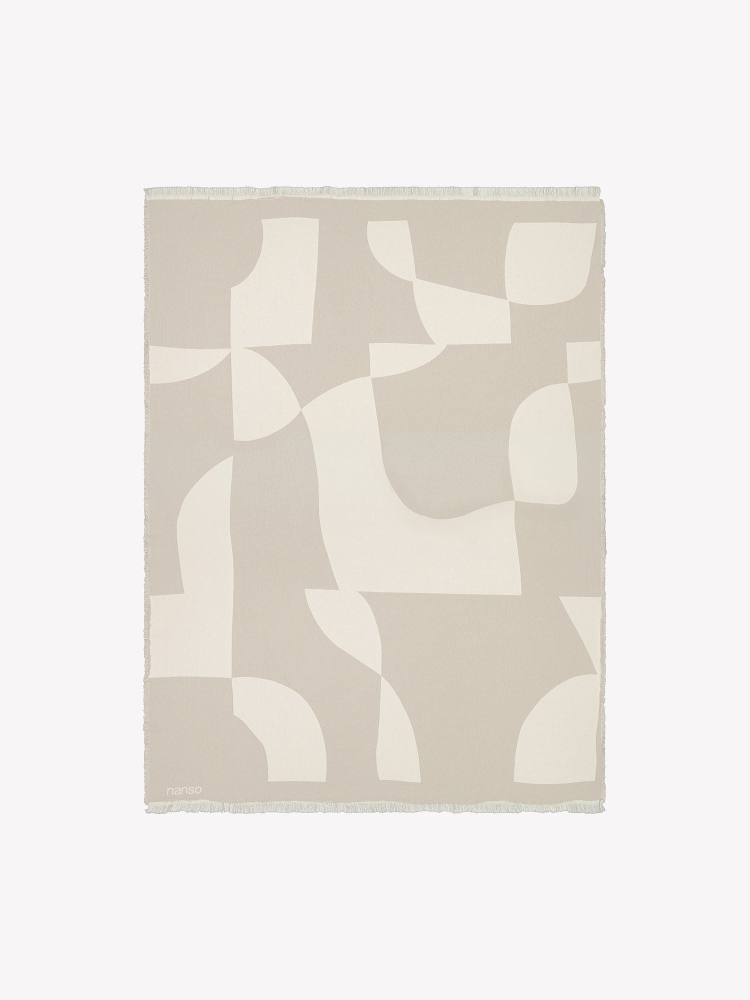 Nanson beige-valkoinen Kallio-torkkupeitto tuotekuvassa auki.