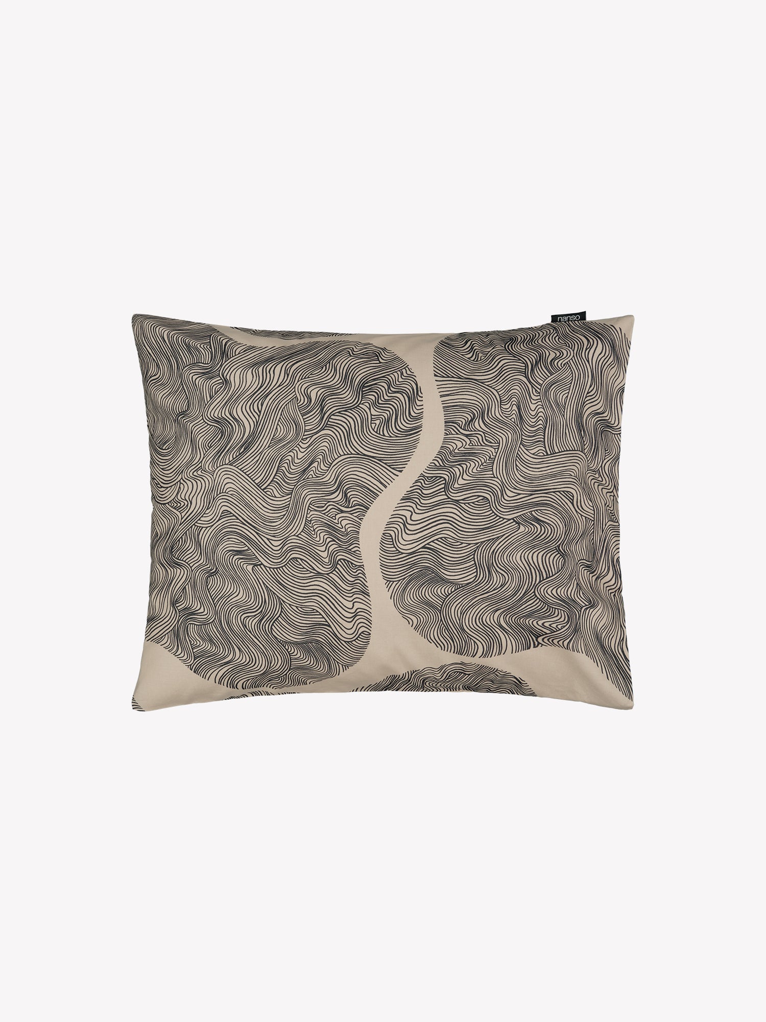 Nanson beige-musta Paasi-pussilakanasetti harmonisella graafisella kuviolla, tuotekuva tyynystä.