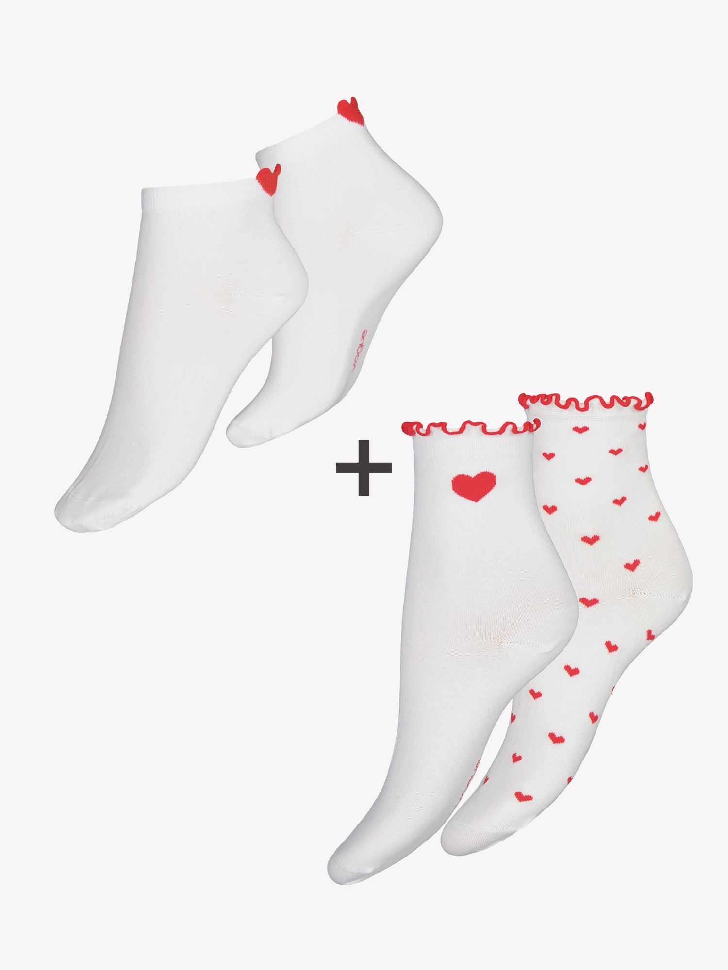 Tuotekuvassa sukkapaketin Elyna ja Lili sukat sydänkuvioilla.