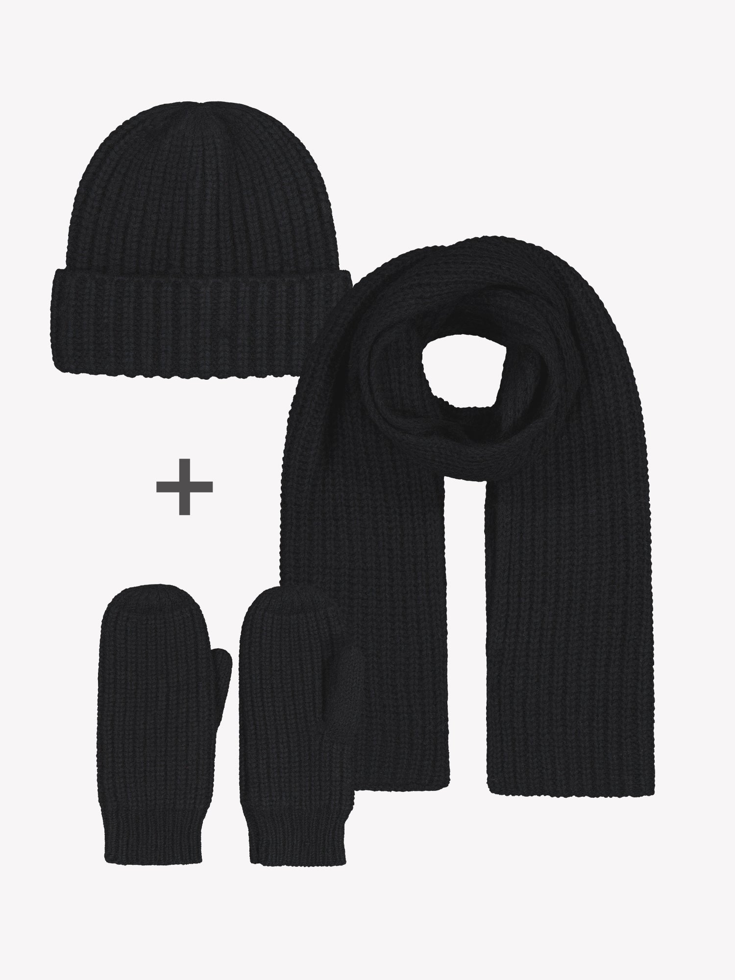 Muhkea HUURRE asustesetti sisältää kaulahuivin, lapaset ja pipon mustana. Upea setti sopii vaikka lahjaksi lämmittämään talven viimoilta. Huurre -sarjan patenttineulos on laadukasta puuvillan ja kierrätetyn villan sekoitusta, joka tuntuu miellyttävältä ihoa vasten. kuva 1