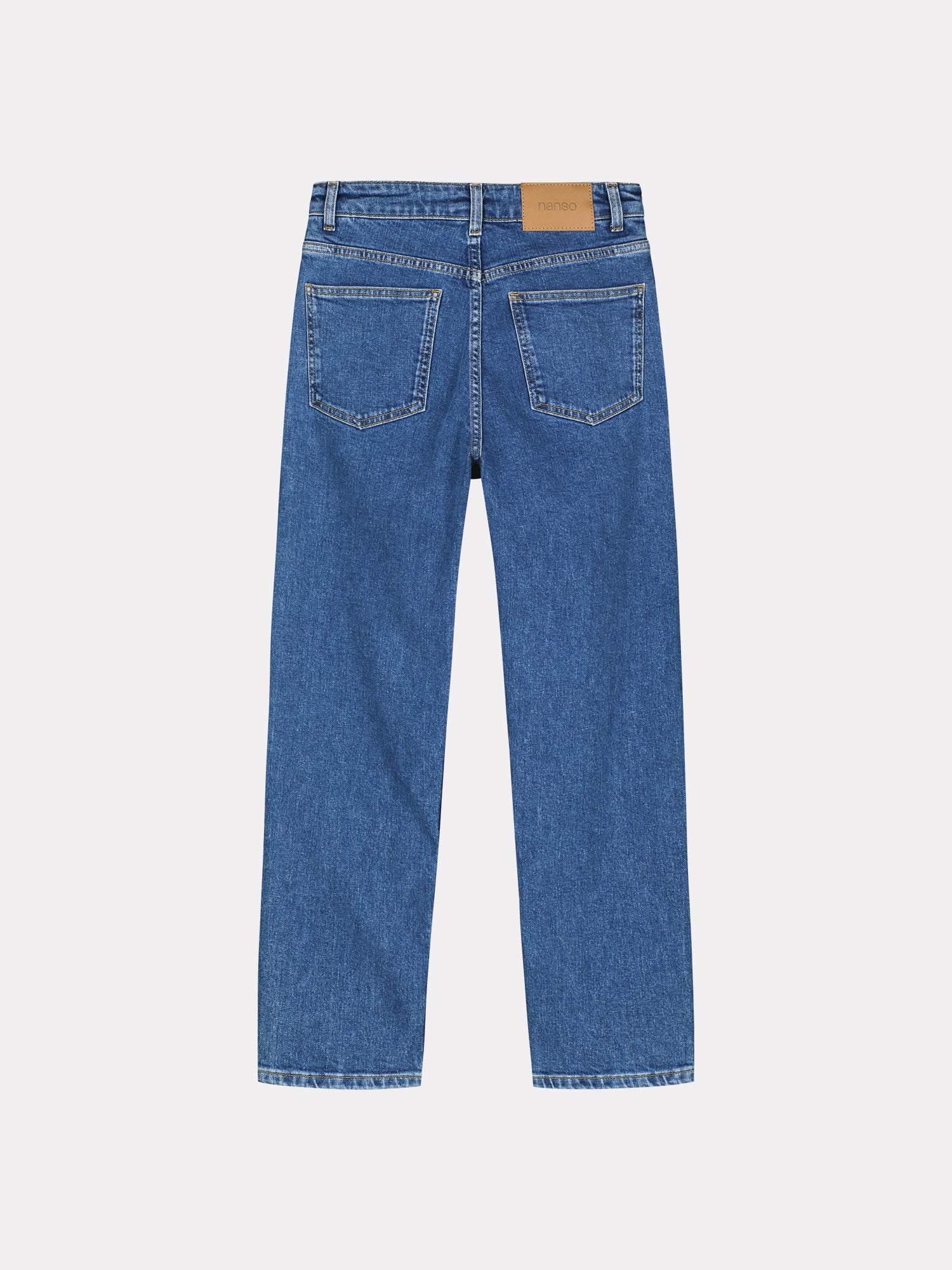 Nanson naisten mukavat ja vajaamittaiset siniset Fiilis-farkut tuotekuvana takaa. Takana taskut ja vyötärökaitale.