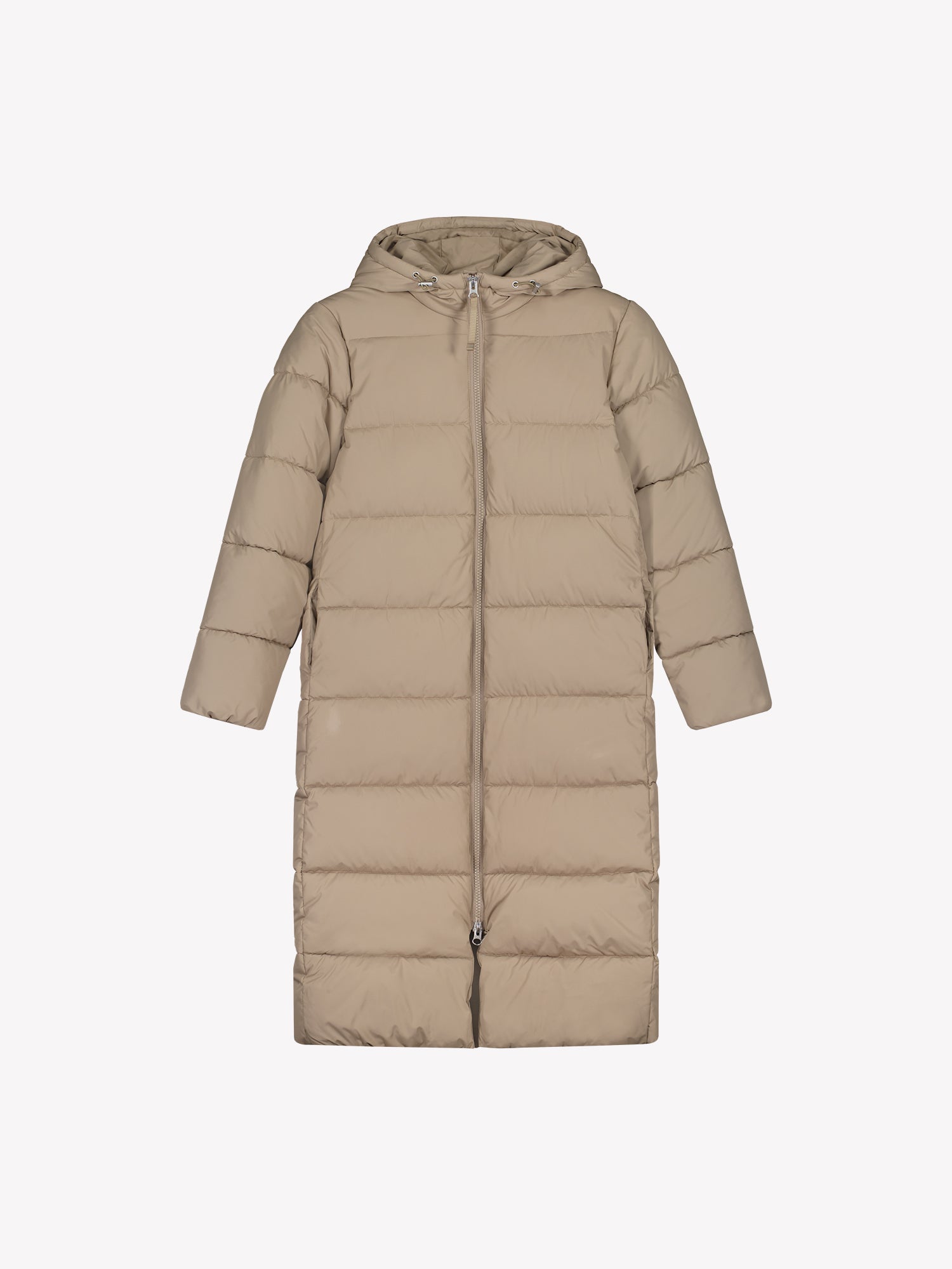 Lämmin ja muhkea pitkä beige Lumi-toppatakki miellyttävän kevyellä vanuvuorella. Tuotekuvassa.