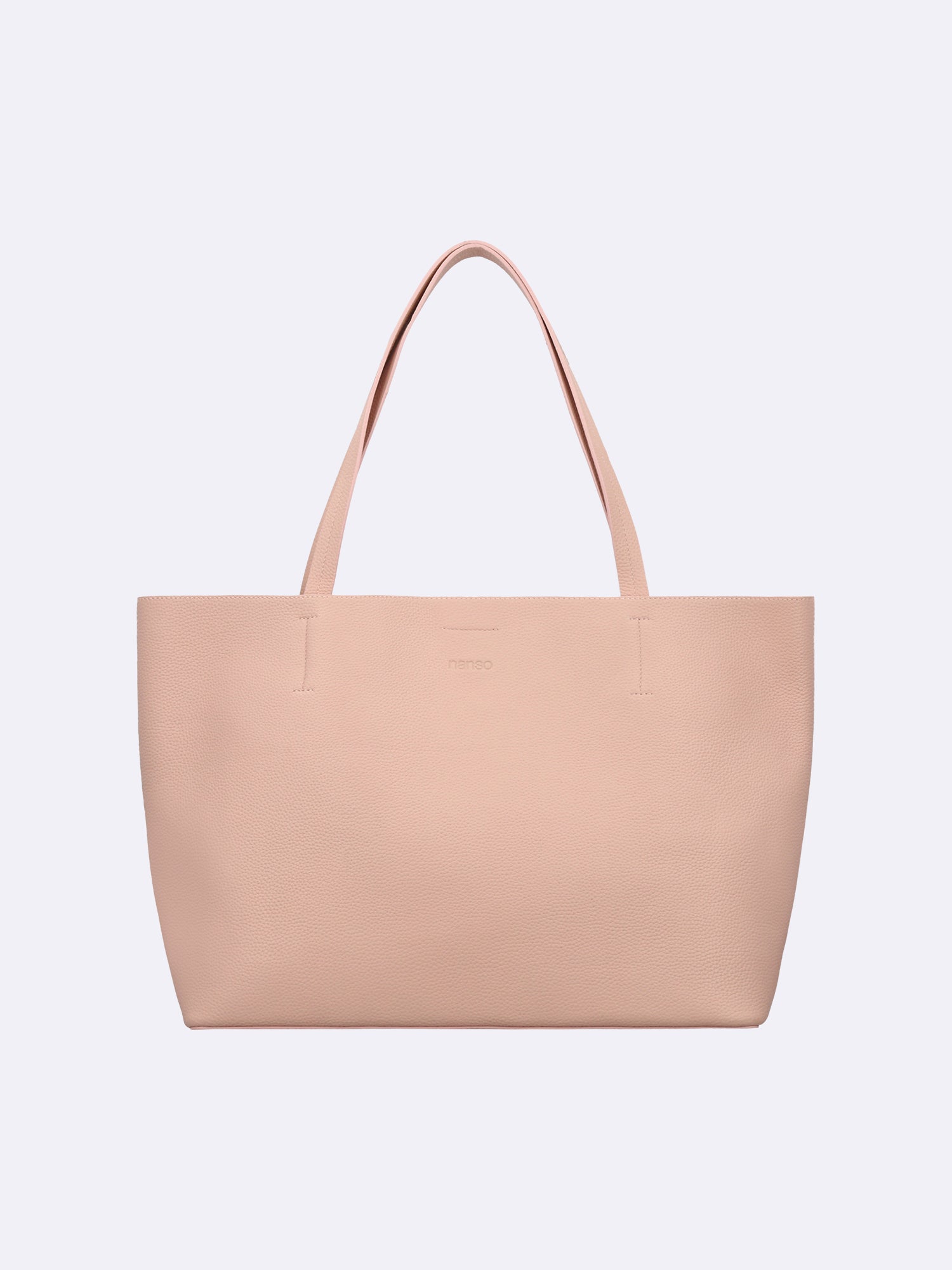 Nanson naisten tyylikäs vaaleanpunainen Maxi Naru -nahkalaukku tuotekuvassa. Tote bag -tyylinen laukku, valmistettu sertifioidusta nahasta. Klassinen malli, jossa on olkahihnat, magneettinappikiinnitys ja hopeansävyiset metalliosat. Etupuolella painettu Nanson-logo.