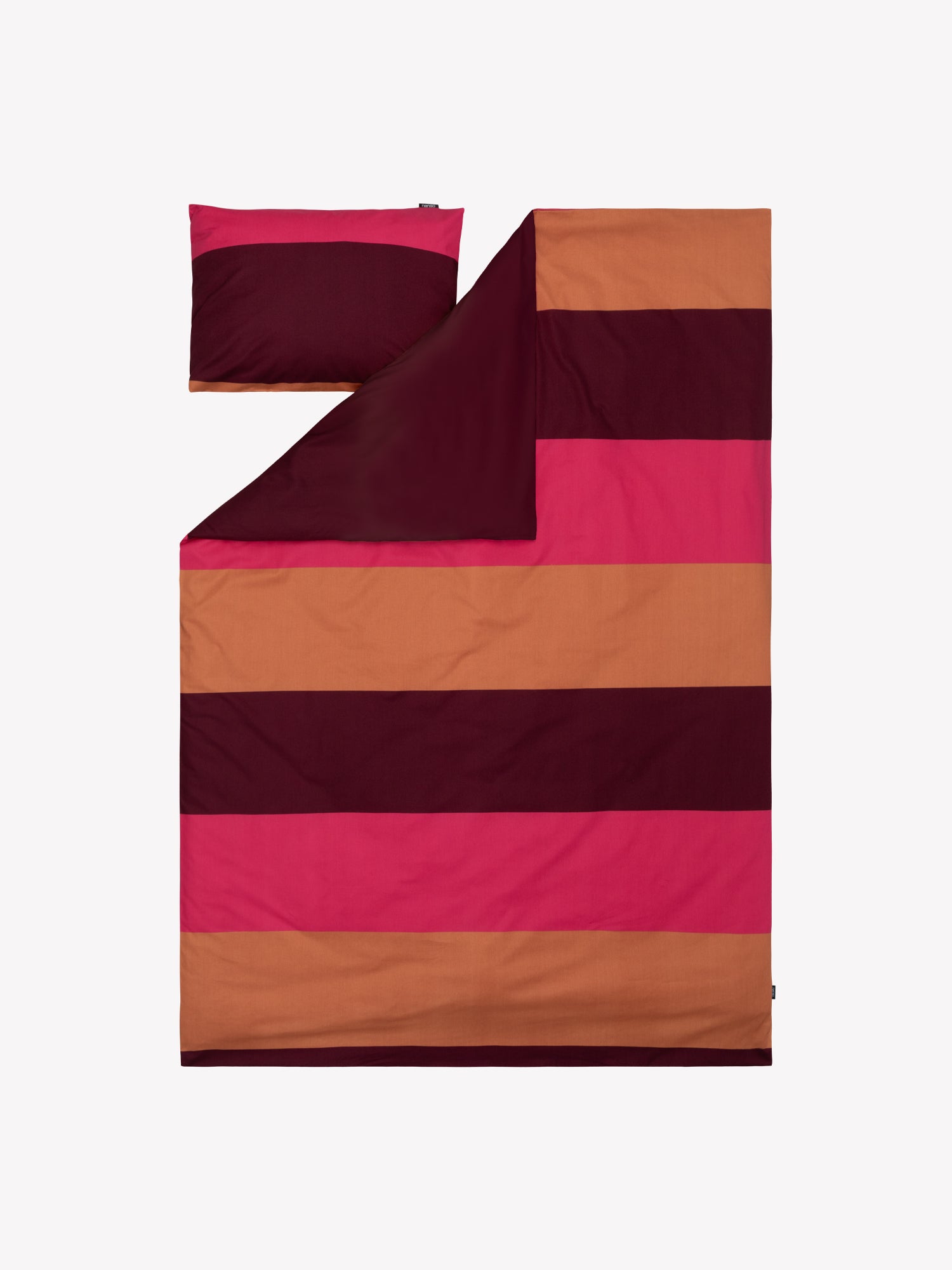 Nanson punainen Trio-pussilakanasetissä on kaunis leveä raitakuosi, auki