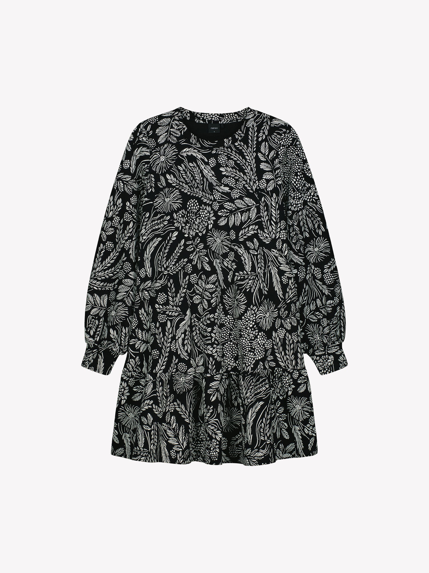 Nanson naisten mustavalkoinen Floora-mekko, lyhyt ja pitkähihainen malli, pyöreä pääntie ja poimutettu helma, tuotekuvassa.