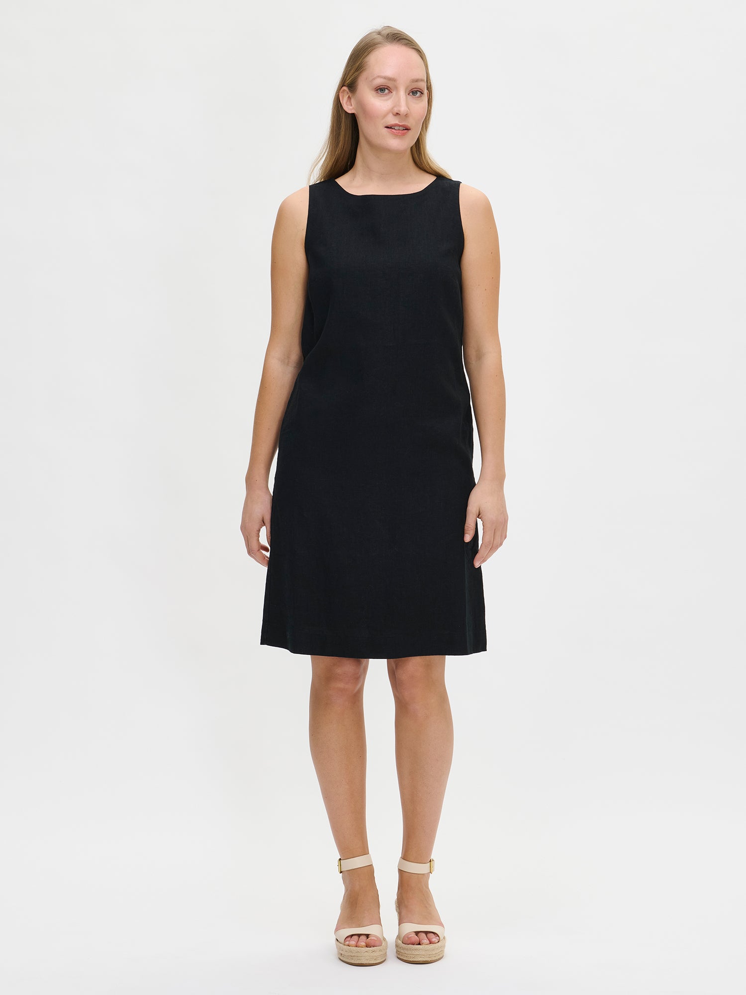 LUOTO naisten hihaton suora pellavamekko - musta