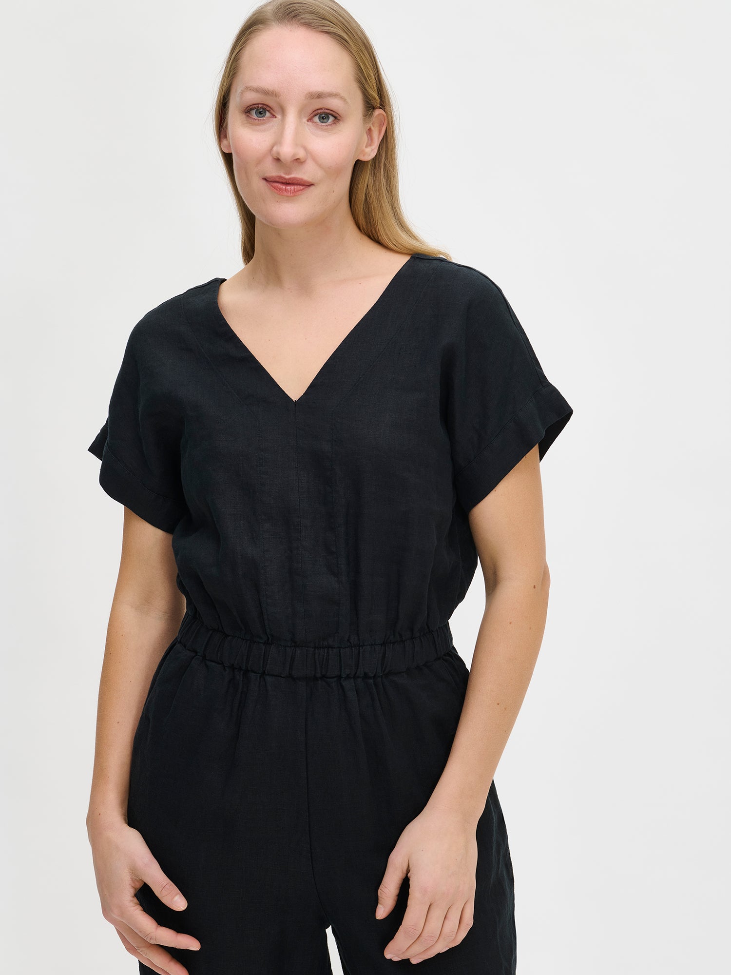 Nanson naisten kaunis musta Saari-haalari koossa 36 edestä lähikuvassa