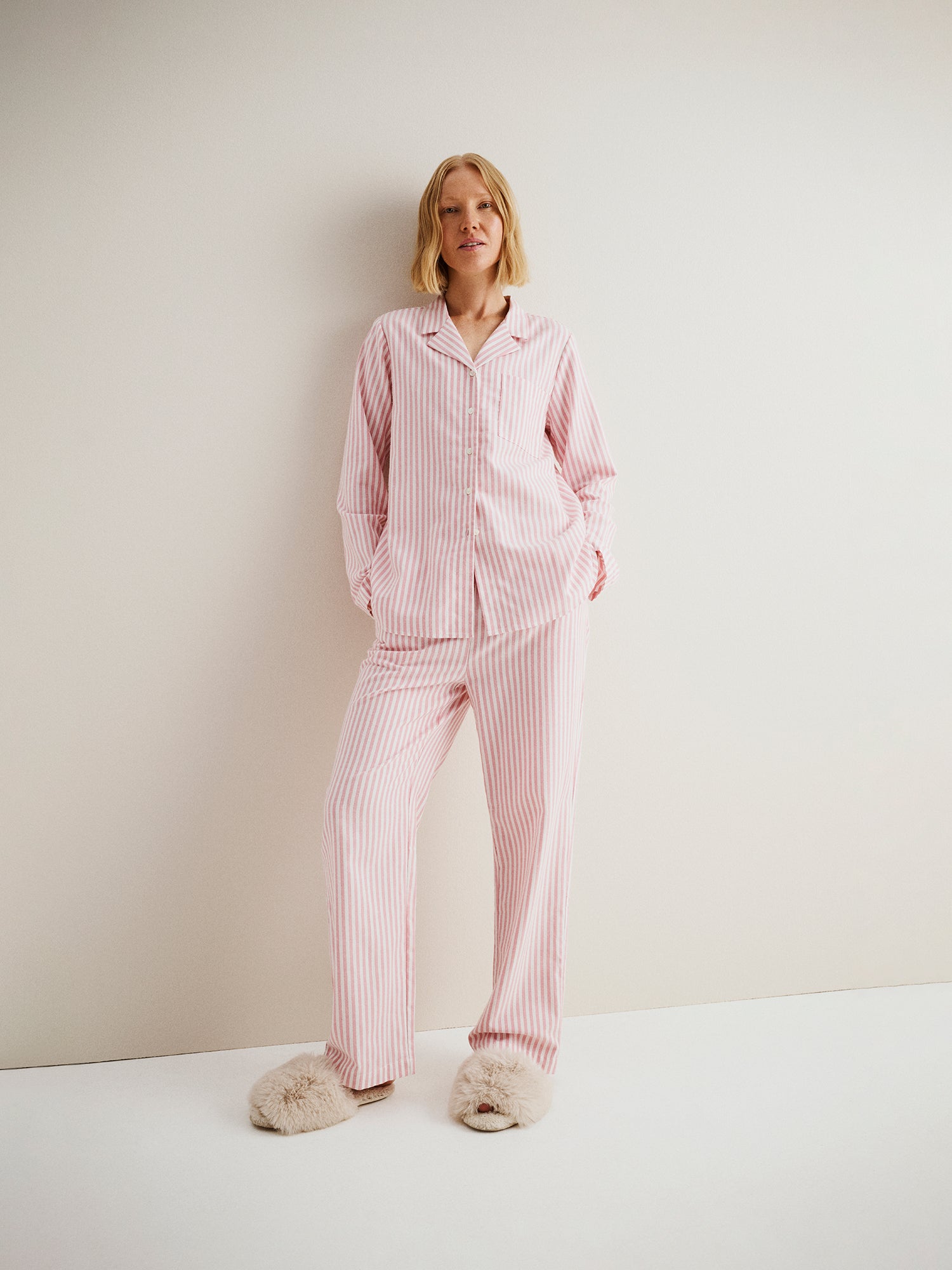 Naisten raidallinen vaaleanpunainen Polka-pyjamasetti, kuva 2