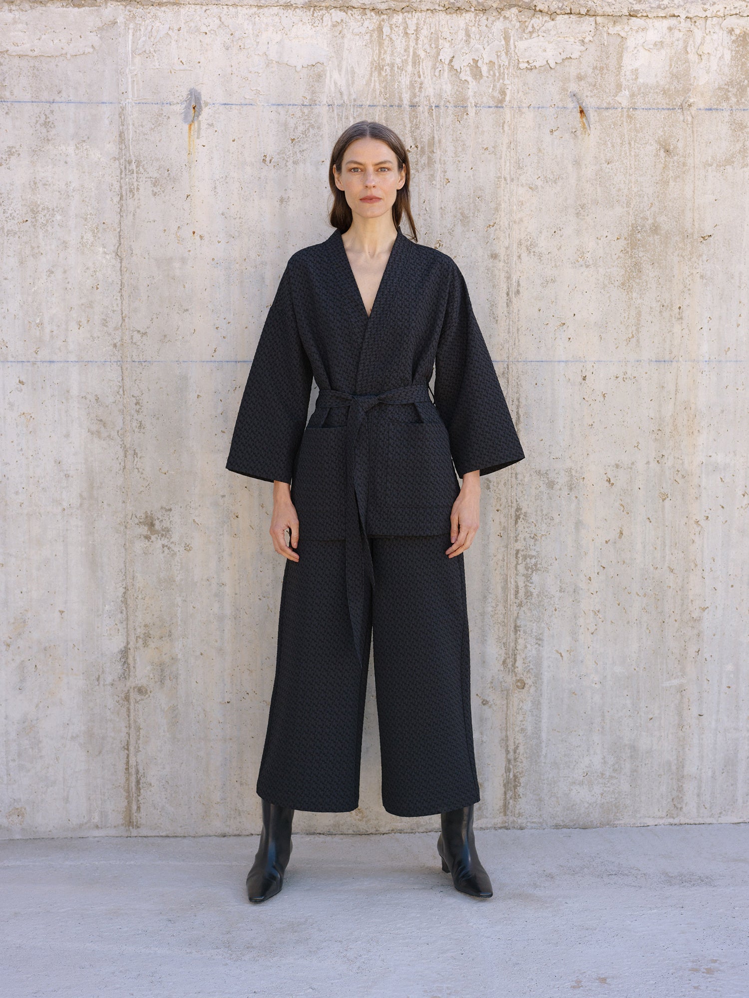 Nanson naisten näyttävät mustat tyylikkäät kuviopintaiset Reliefi-housut leveillä lahkeilla koossa 36