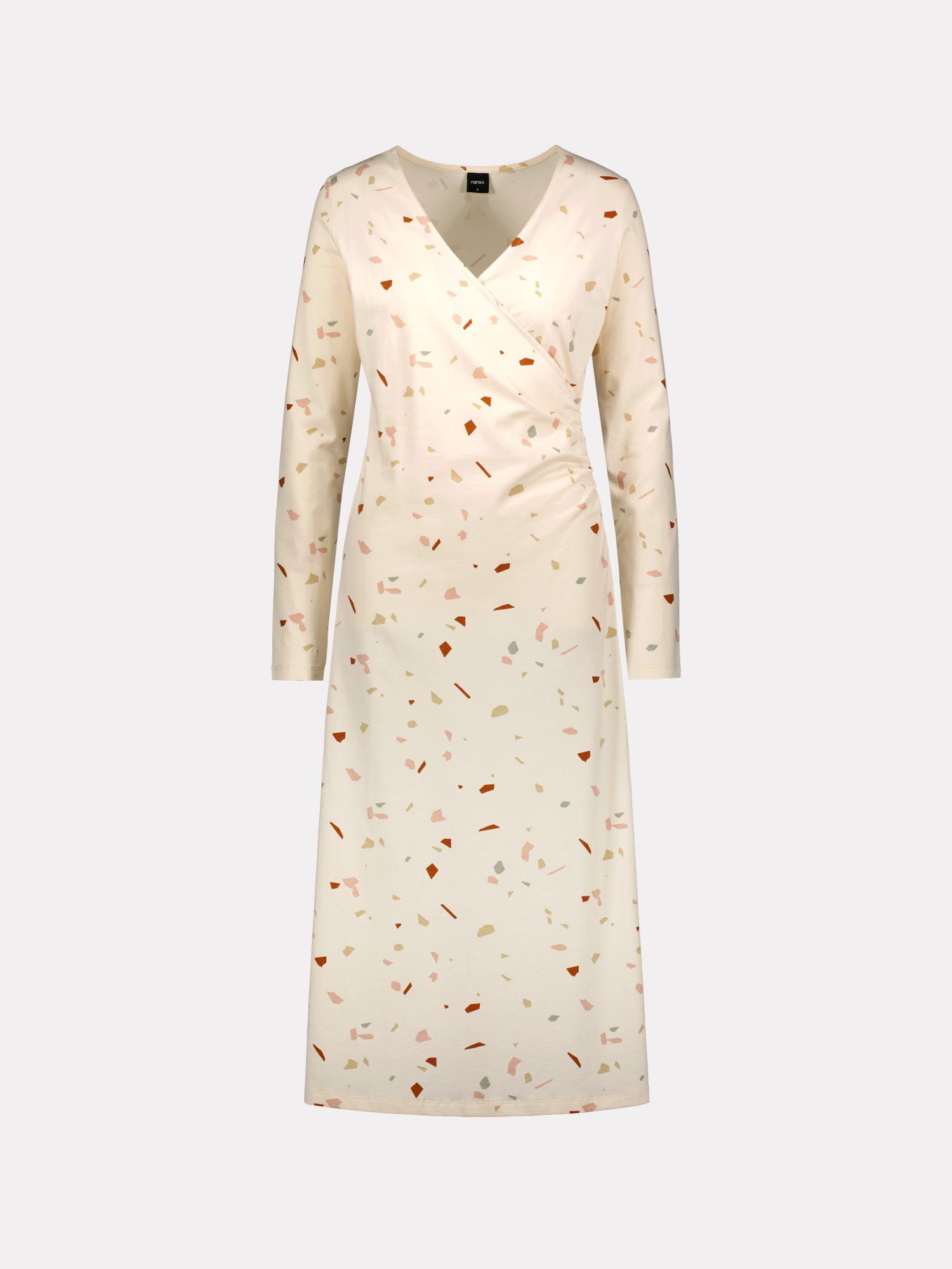 Nanson naisten kuosillinen Terrazzo-yöpaita, jossa on rypytystä toisessa kyljessä ja kietaisuyksityiskohta edessä.