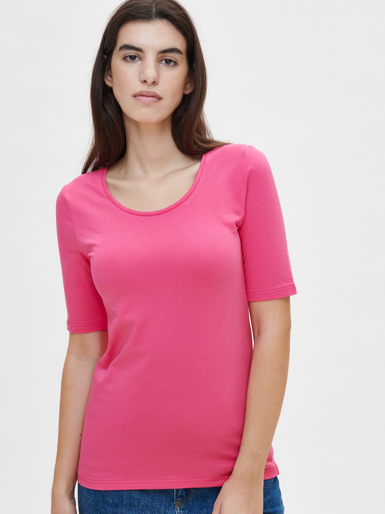 Nanson naisten klassisen tyylikäs pinkki Basic t-paita pyöreällä pääntiellä.