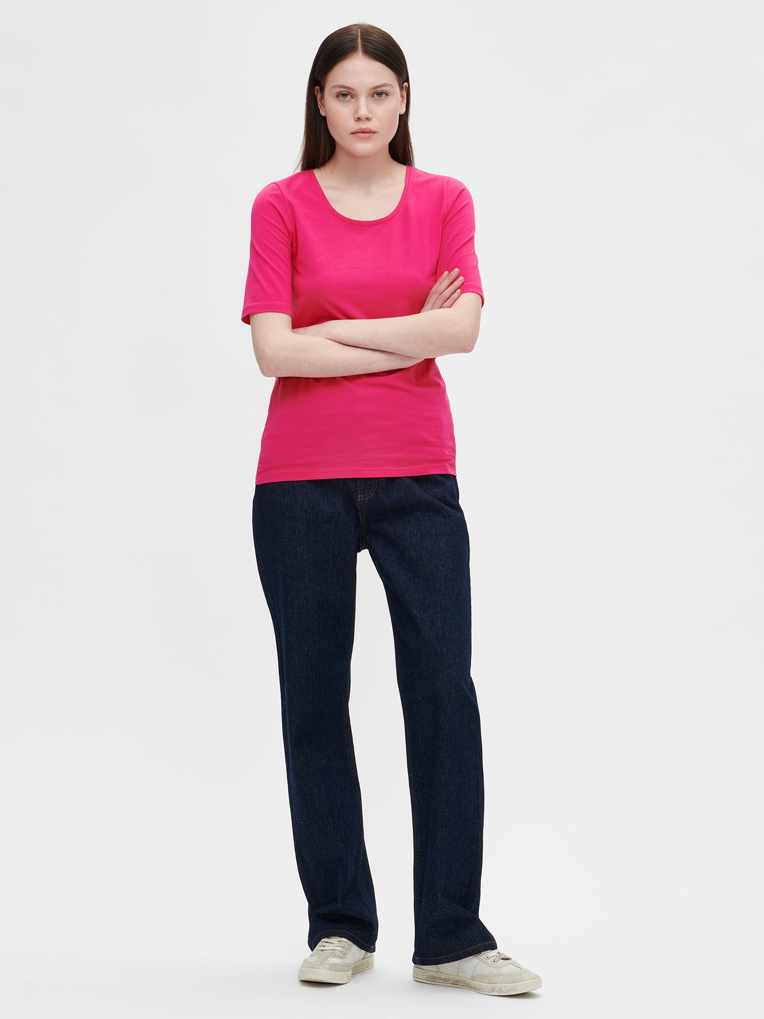 Nanson naisten klassisen tyylikäs pinkki Basic t-paita pyöreällä pääntiellä. farkkujen kanssa¨