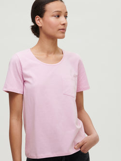 Nanson naisten vaalean pinkki Tasku-t-paita pyöreällä pääntiellä ja rintataskulla. 
