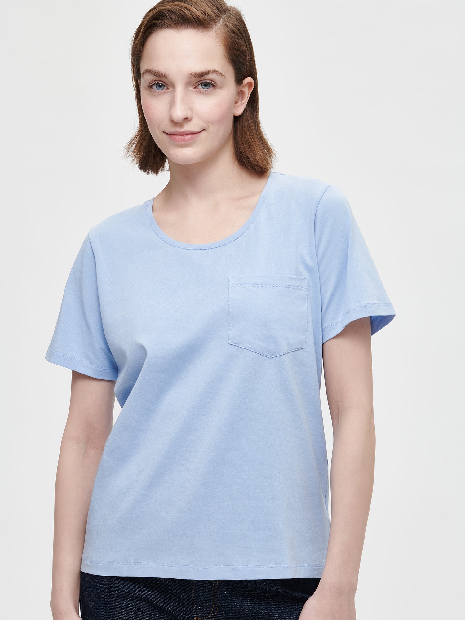 Nanson naisten tyylikäs vaaleansininen Tasku t-paita pyöreällä pääntiellä rintataskulla