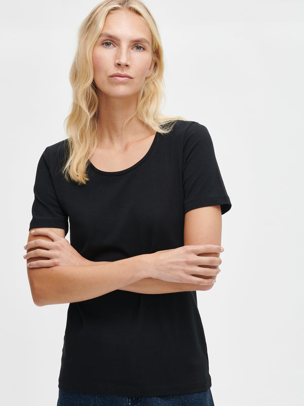 Nanson naisten klassinen musta Basic T-paita pyöreällä pääntiellä.