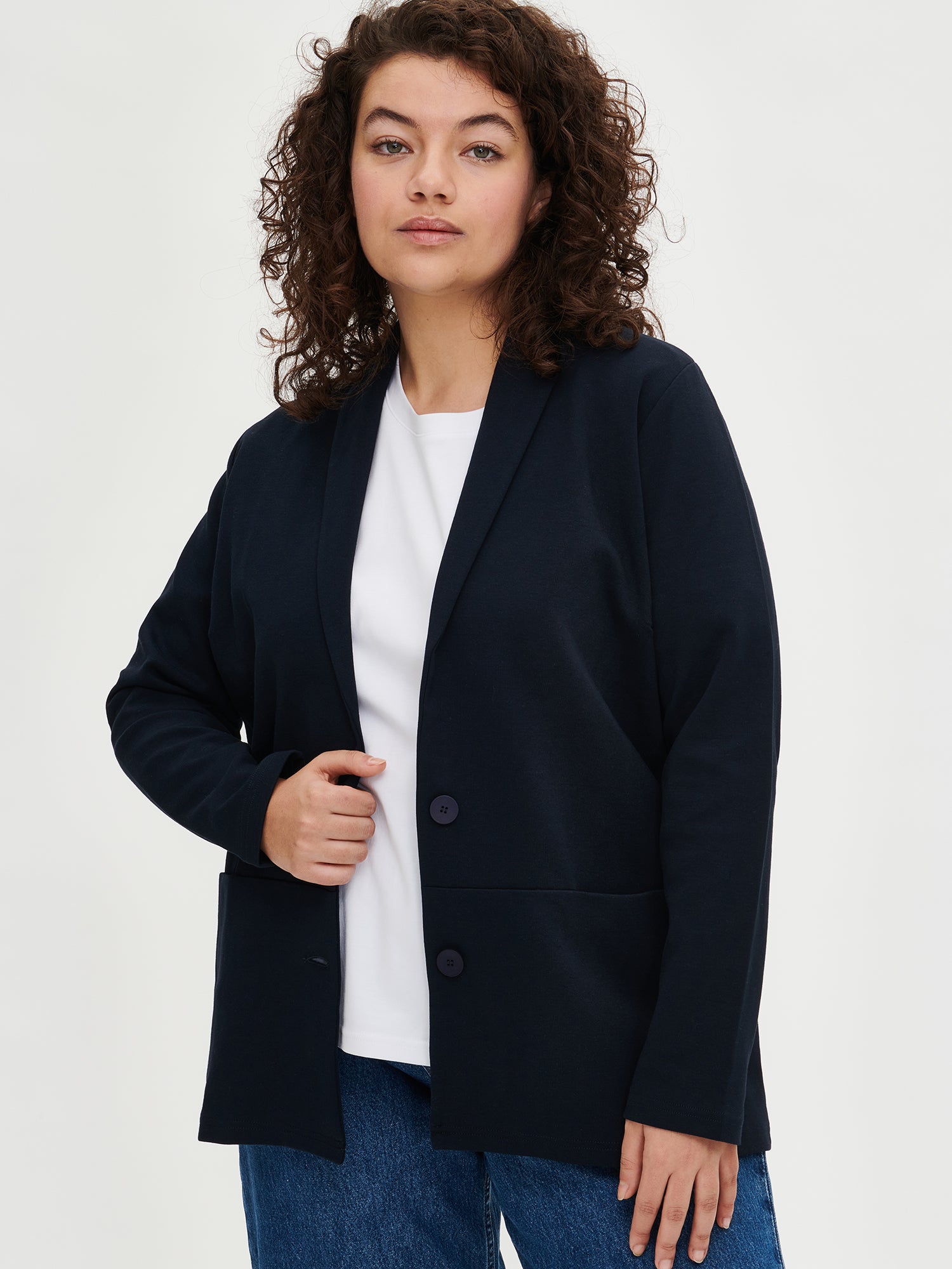 Nanson naisten tyylikäs tummansininen Leija-jakku.