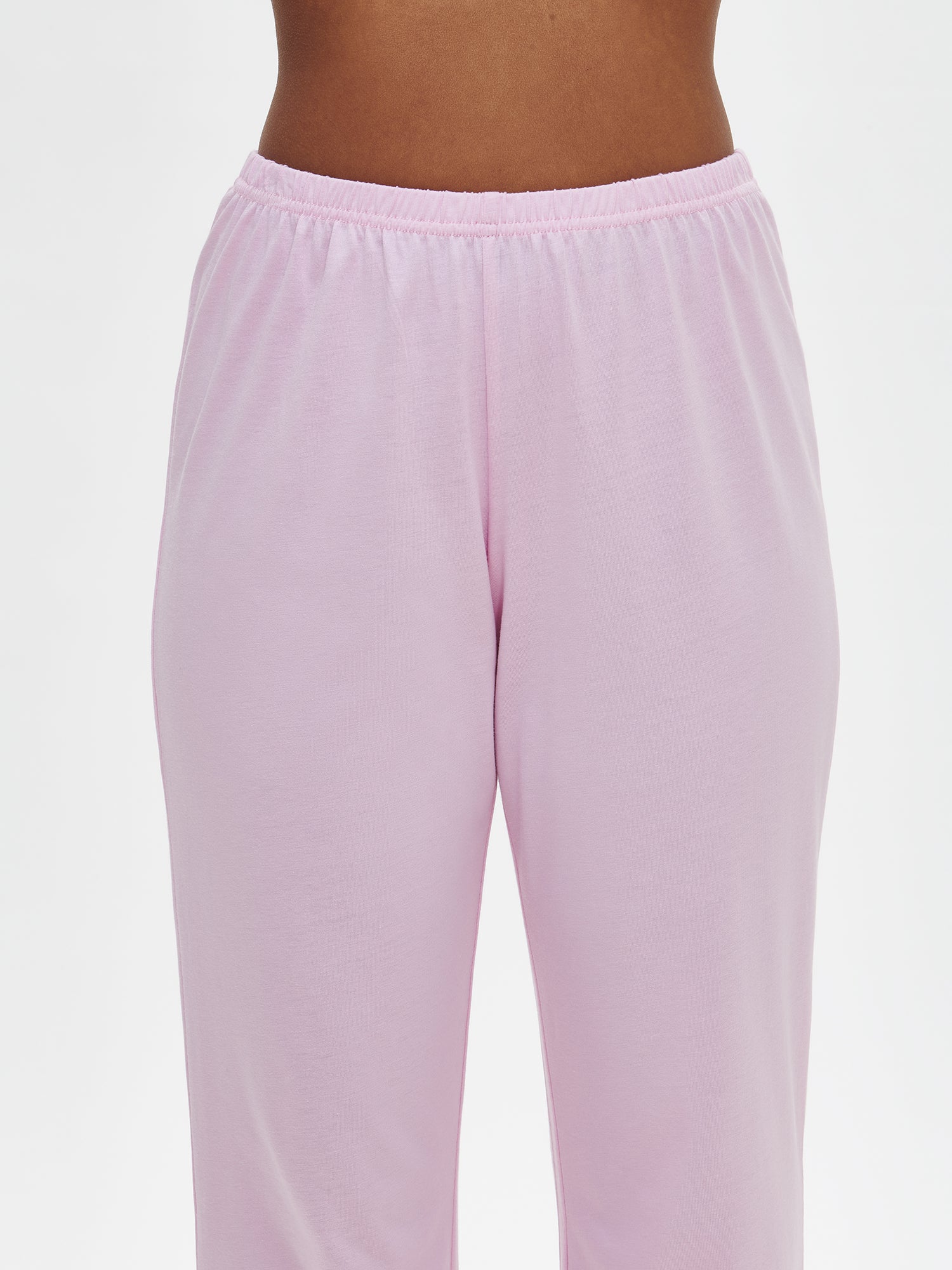 Nanson naisten kuosillinen pinkki Dyyni-pyjama lyhyillä hihoilla ja ovaalilla pääntiellä.