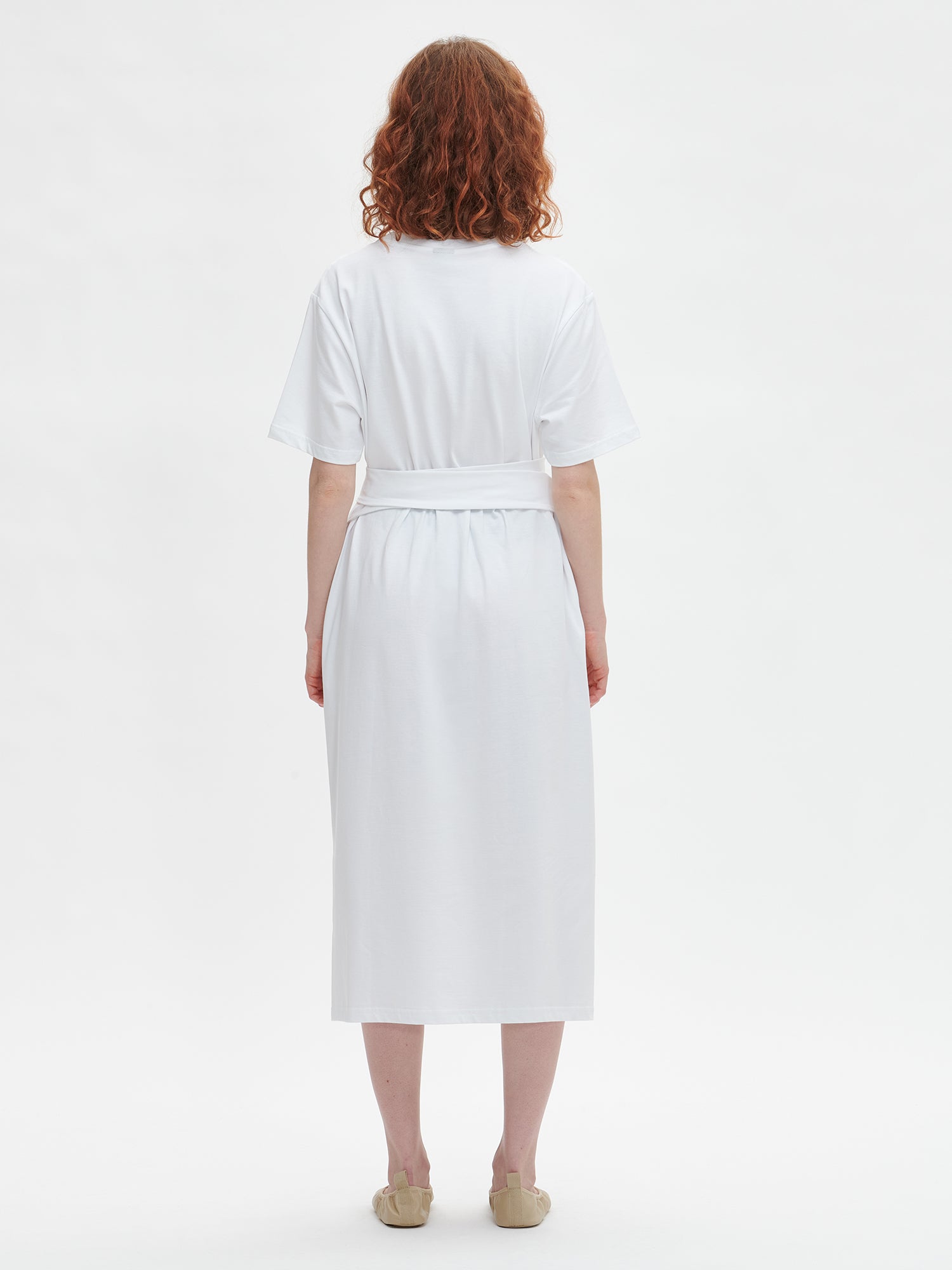 Nanson naisten tyylikäs valkoinen Kieppi-paitamekko vyöllä takaa