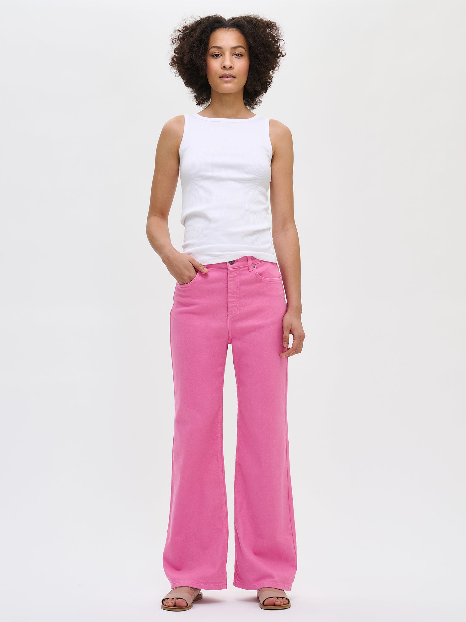 Nanson naisten trendikkäät pinkit Levee-farkut korkealla vyötäröllä. 