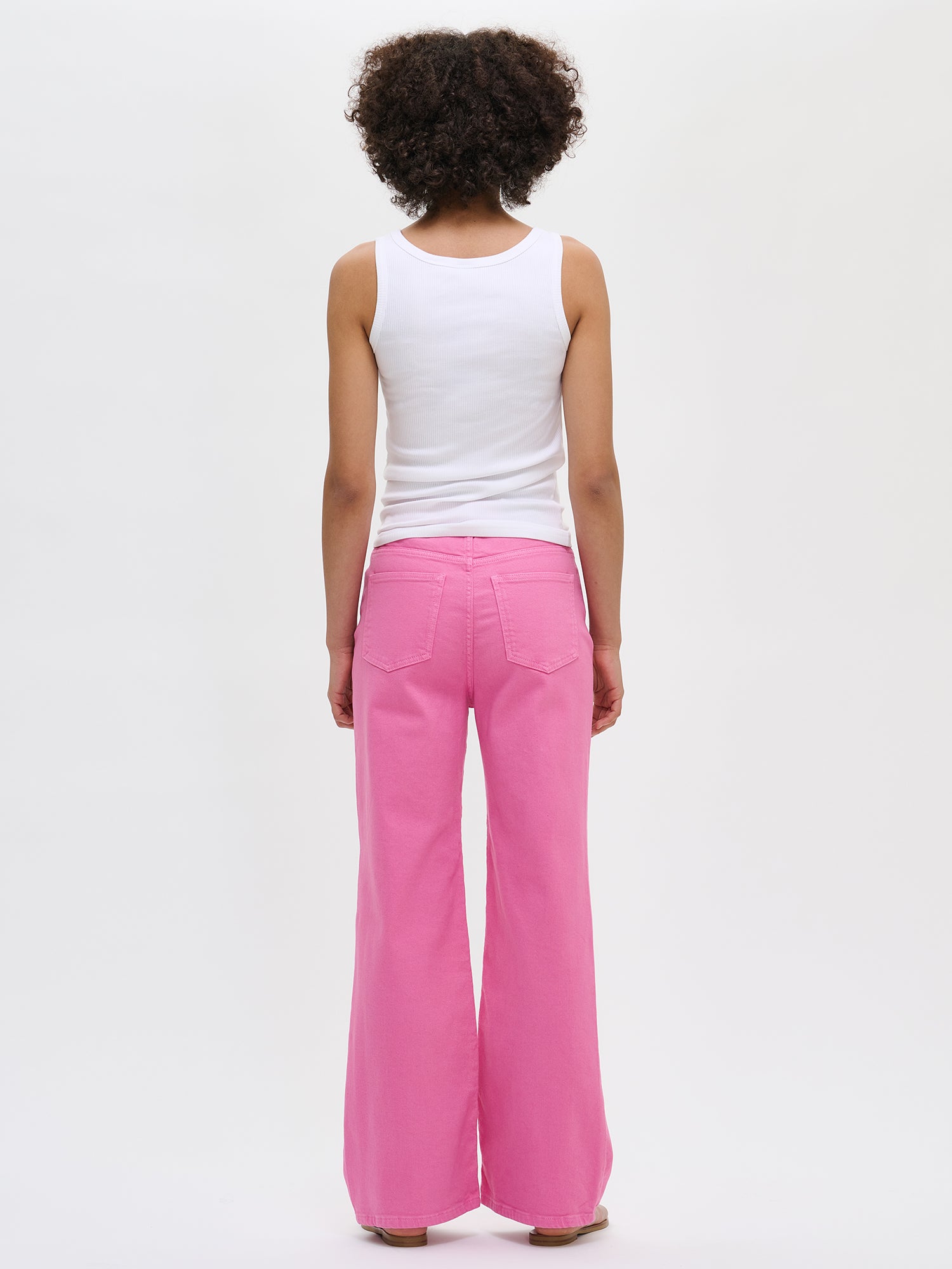 Nanson naisten trendikkäät pinkit Levee-farkut korkealla vyötäröllä takaa.
