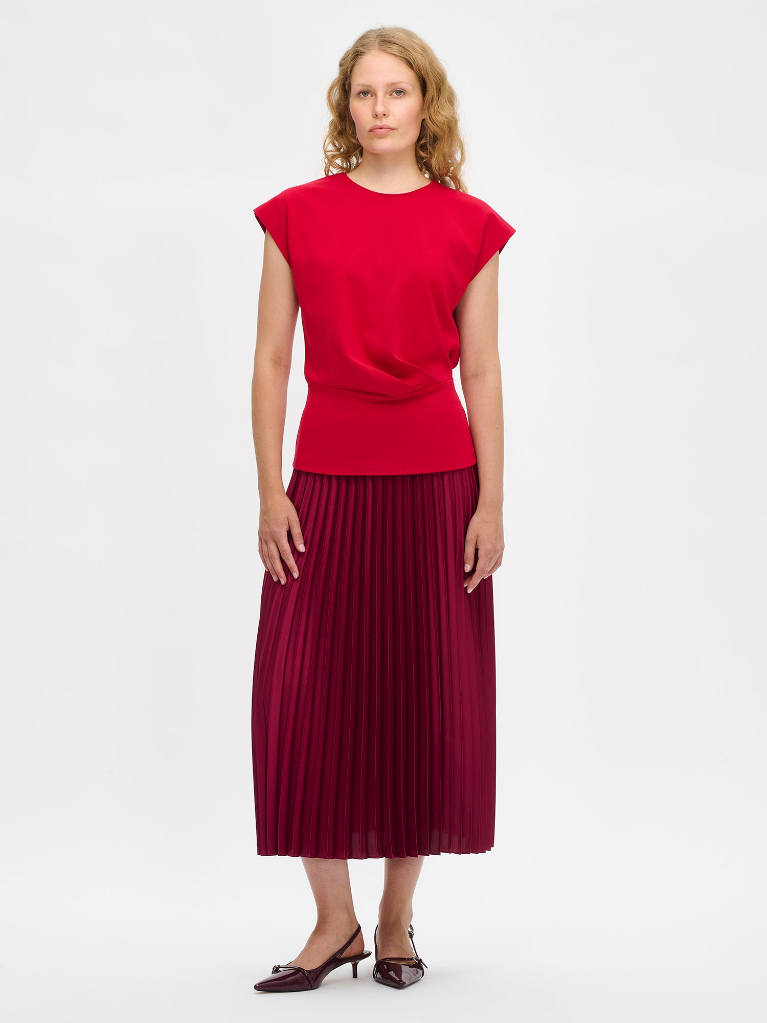 Nanson ajaton punainen Elegia-paita naisille, koossa S edestä