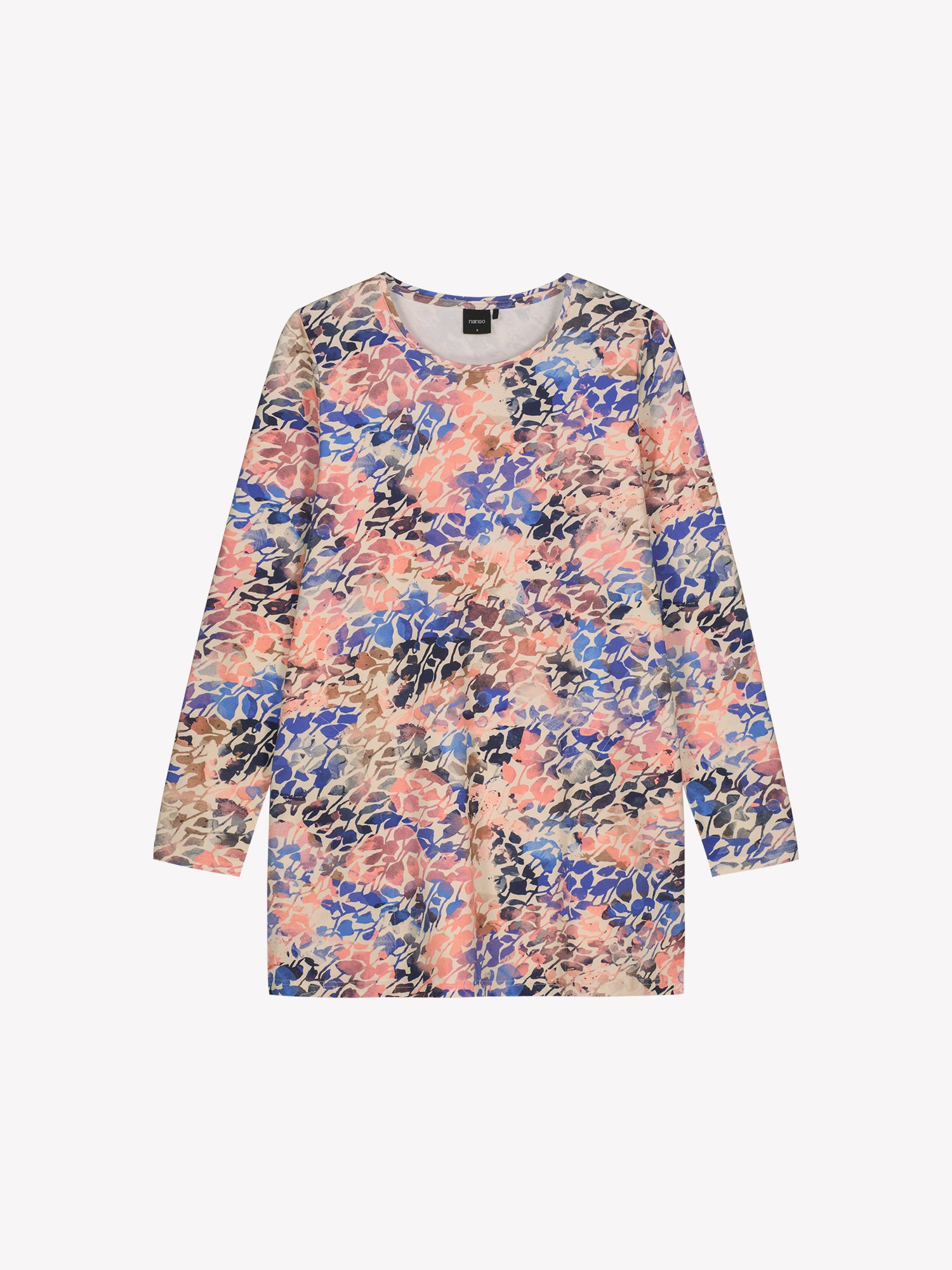 Naisten kaunis kuosillinen Sagitta-tunika. A-linjaisessa trikootunikassa on tereellä viimeistelty pyöreä pääntie, sivuissa taskut ja täyspitkät hihat. Tuotekuva edestä.