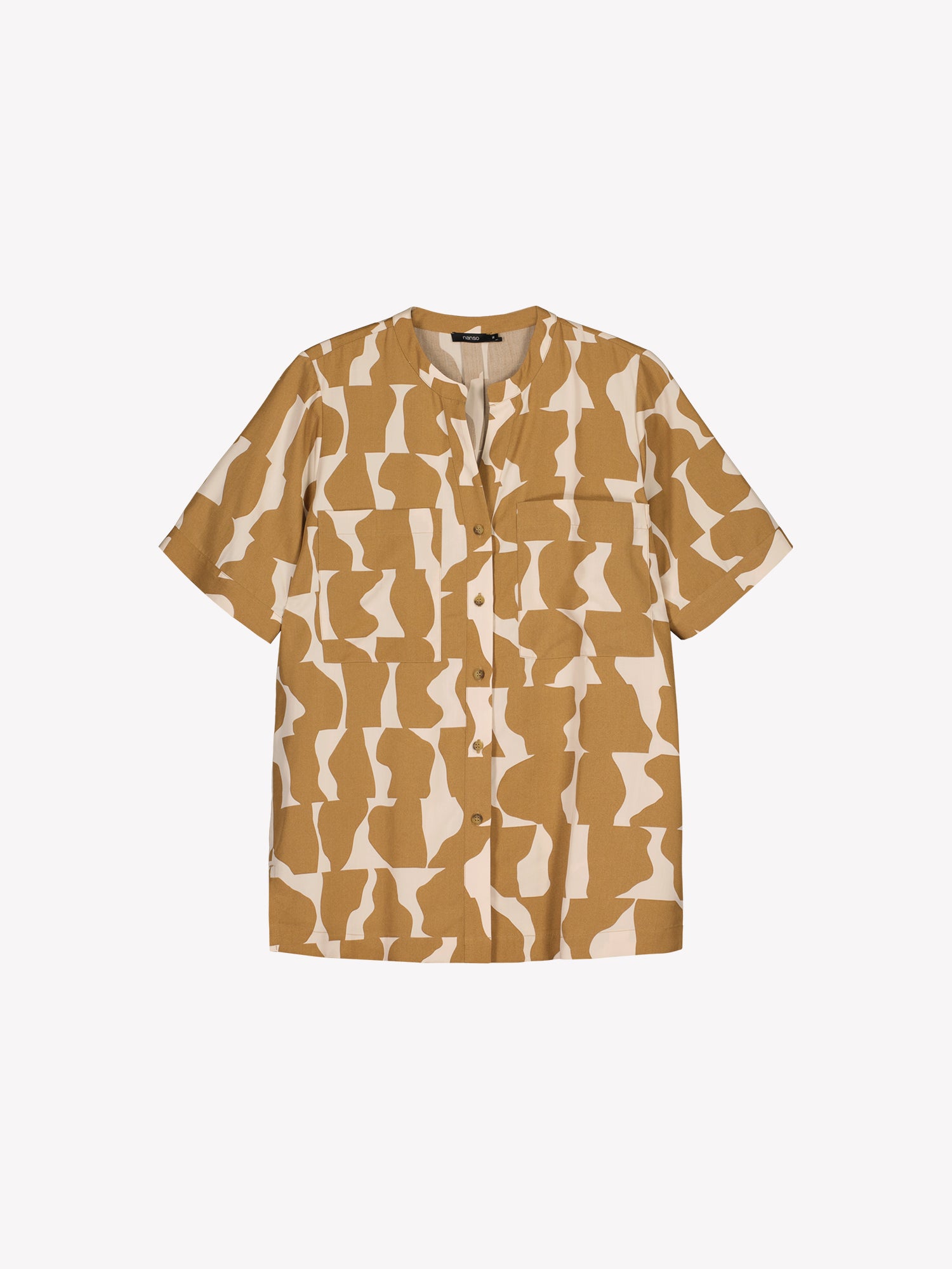 Naisten ihanan rento ja tyylikäs kuosillinen Soraja-pusero tuotekuvassa.