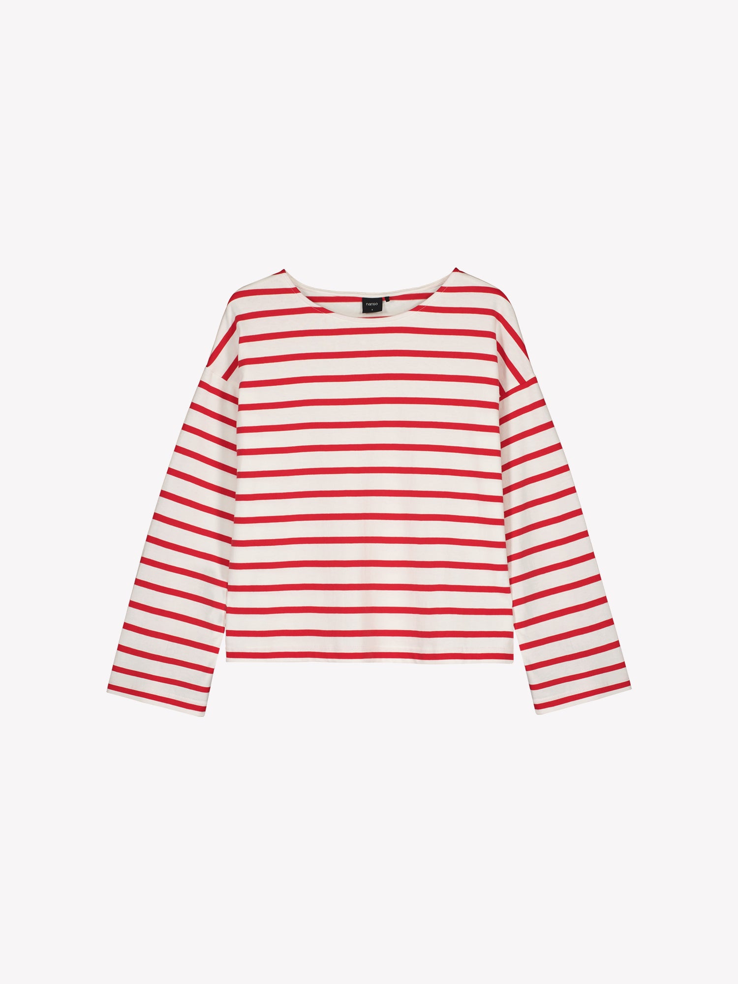 Naisten puna-valko-raidallinen ja ihanan rennon mallinen Breton-pusero tuotekuvassa.