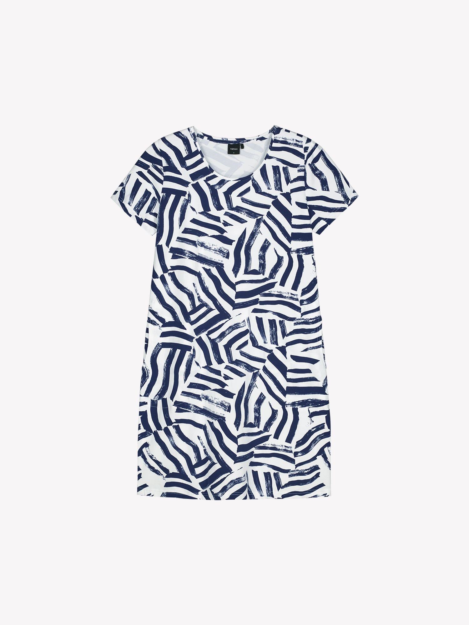 Naisten kuosillinen lyhythihainen Seilori -mekko, jossa on raikas sinivalkoinen kuosi tuotekuvassa.